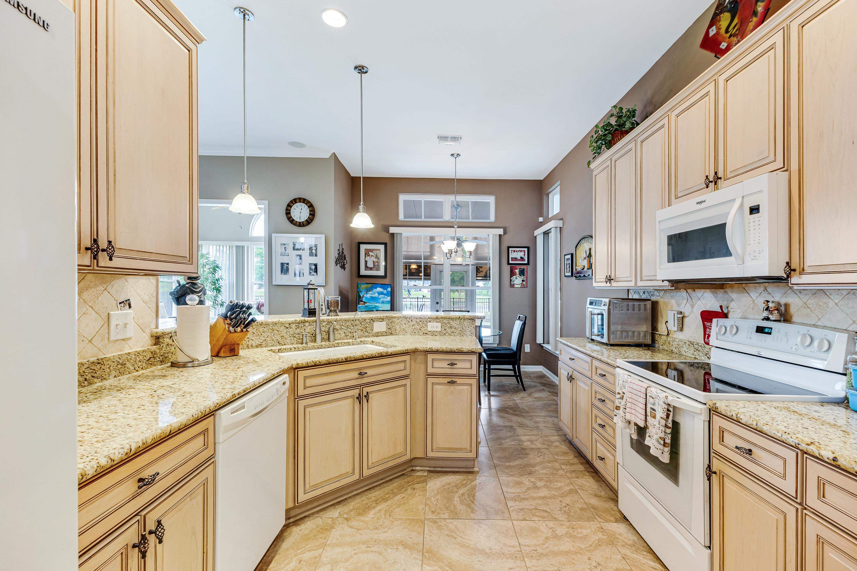 656 Meadowbrook Ln. Property Photo 14