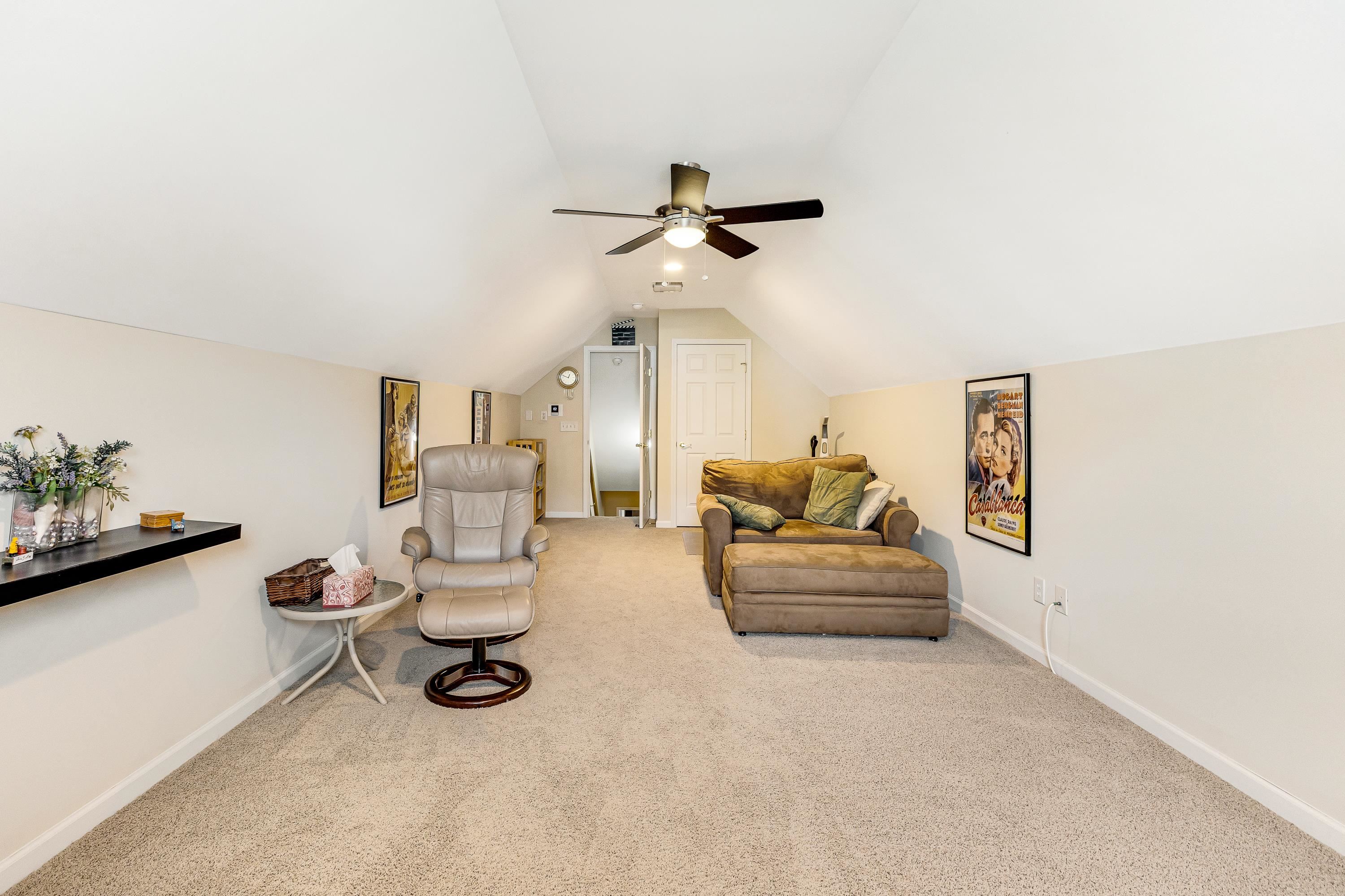 656 Meadowbrook Ln. Property Photo 31