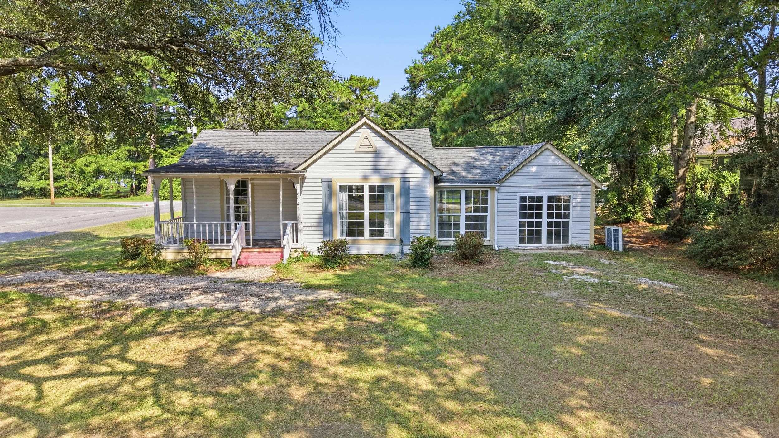 1924 South Island Rd. Property Photo 1