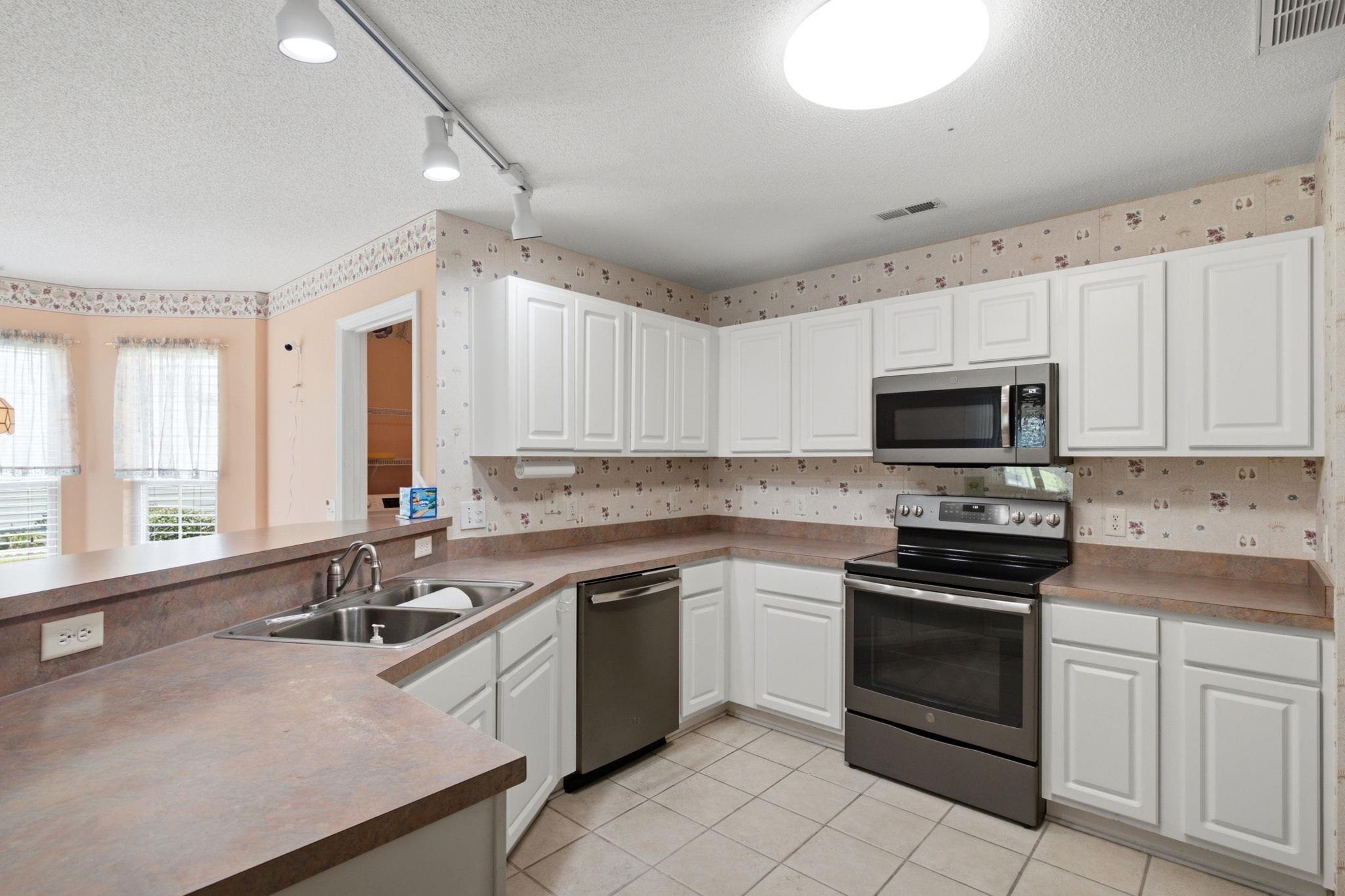1037 Vestry Dr. Property Photo 5
