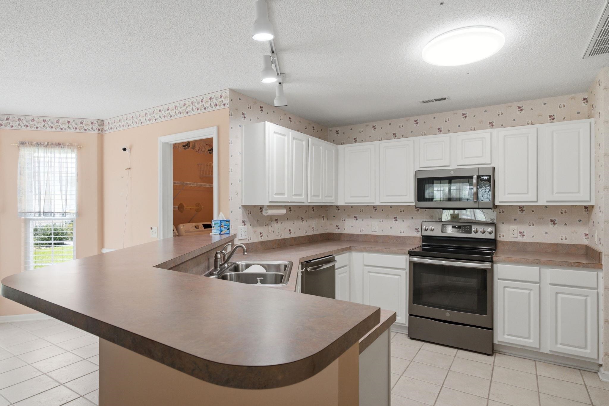 1037 Vestry Dr. Property Photo 15