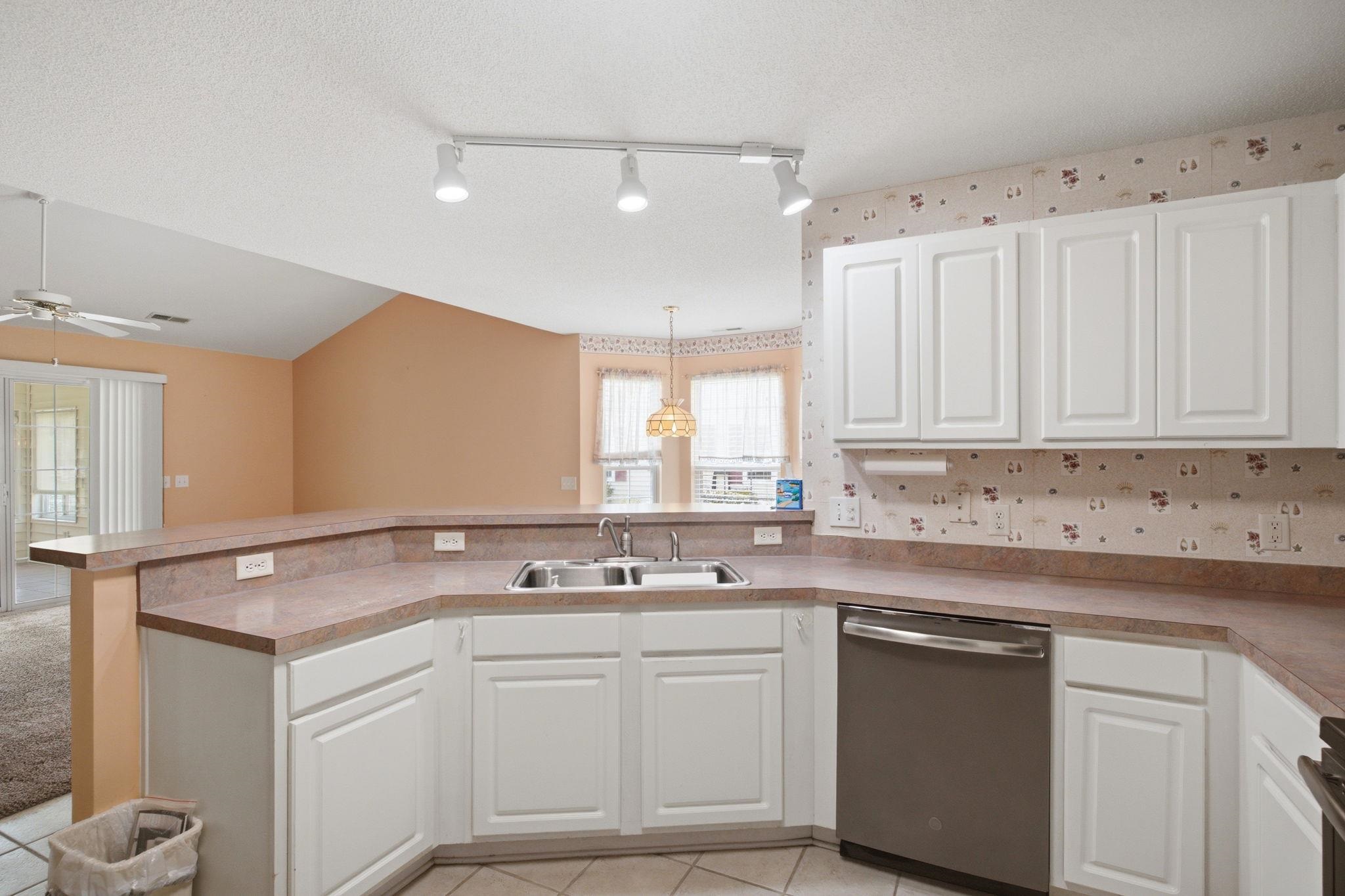 1037 Vestry Dr. Property Photo 16