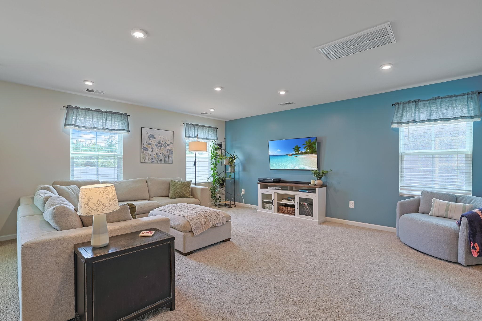 1019 Oak Meadow Dr. Property Photo 5