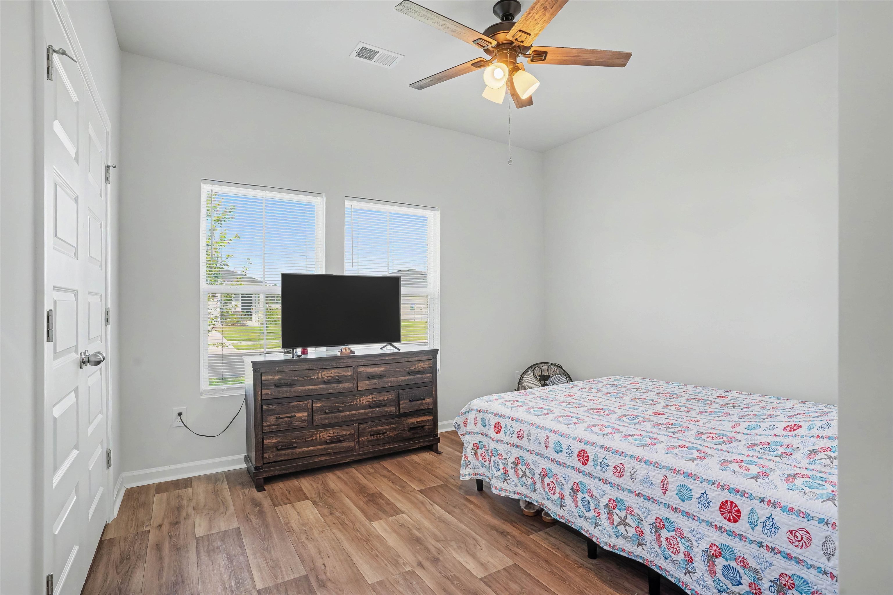 212 Warner Crossing Way Property Photo 3