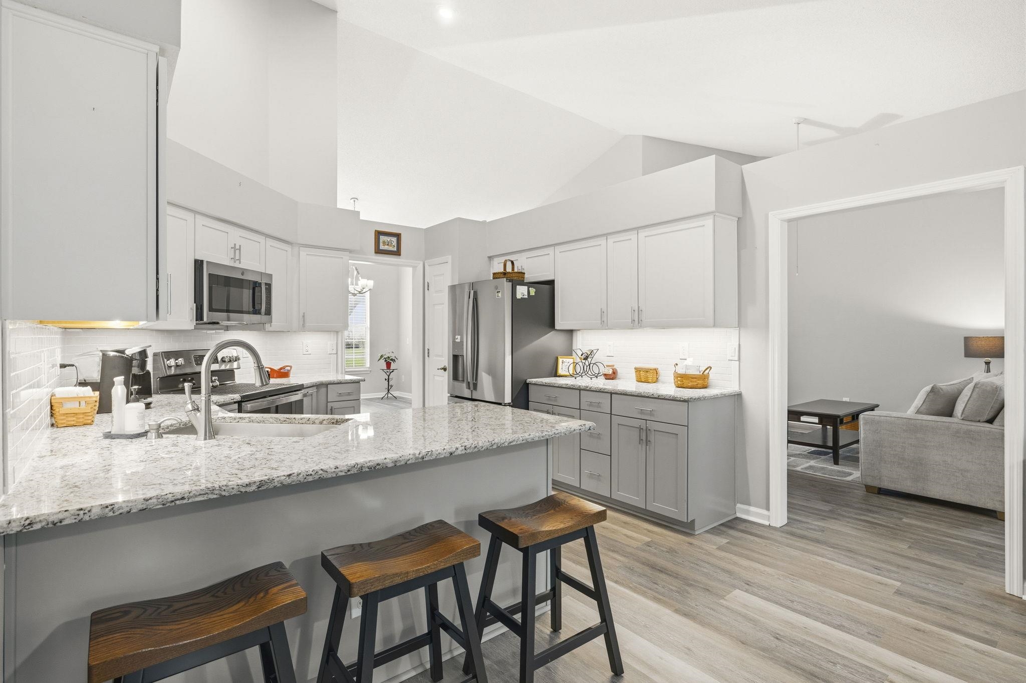 183 Glenwood Dr. Property Photo 15