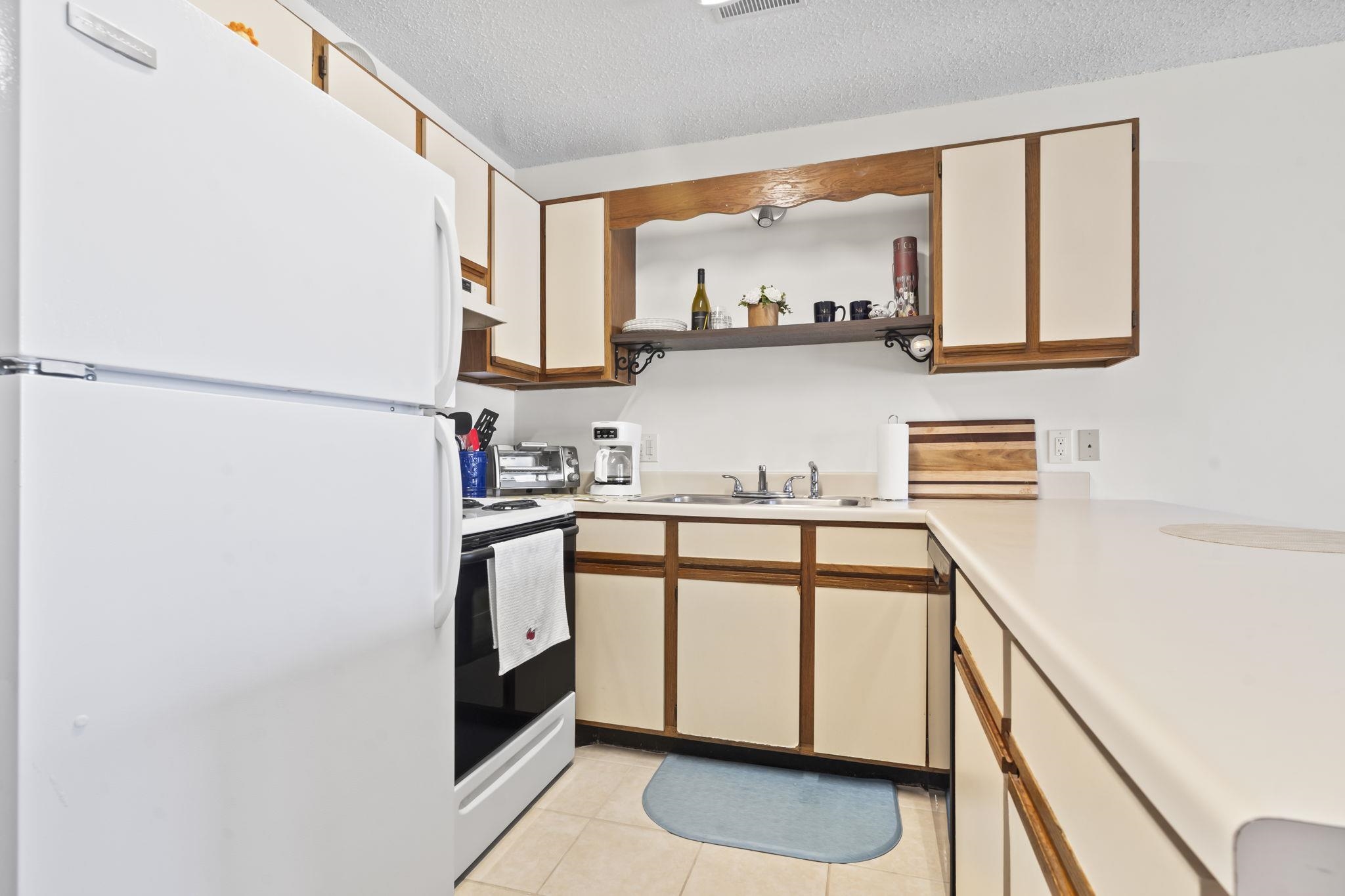 500 Fairway Village Dr. Property Photo 8