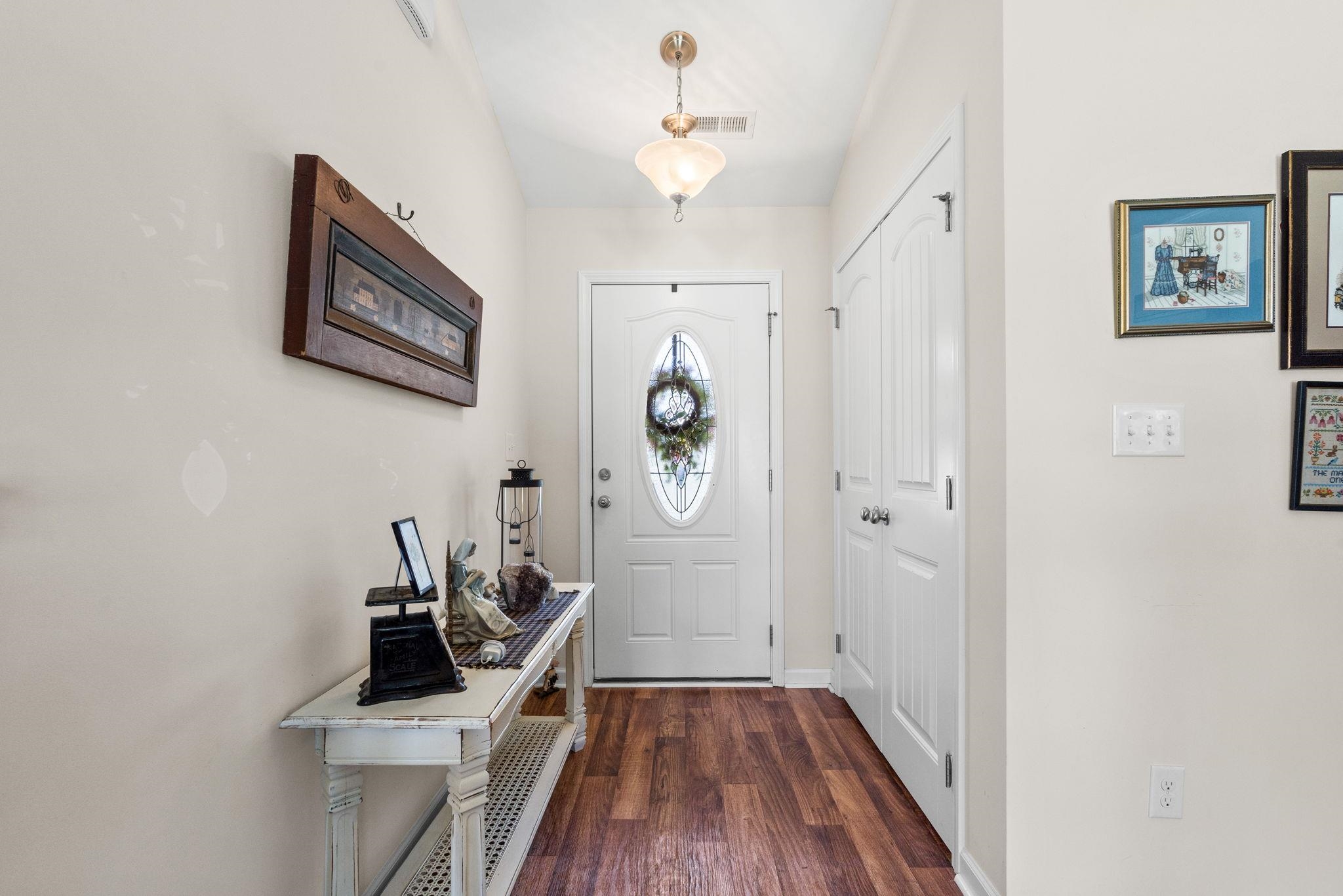 852 Inglenook Ln. Property Photo 6