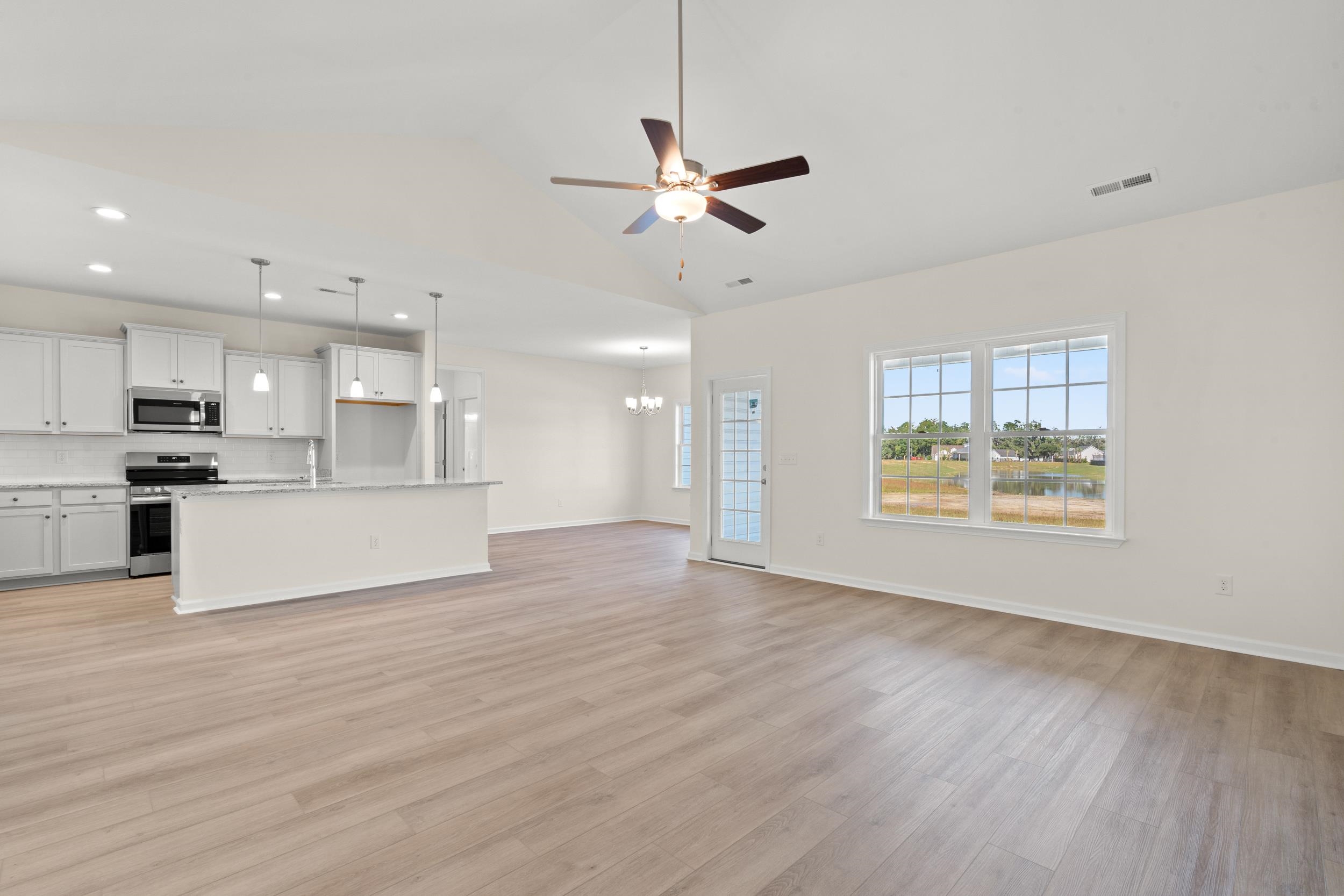 613 Bay St. Property Photo 4