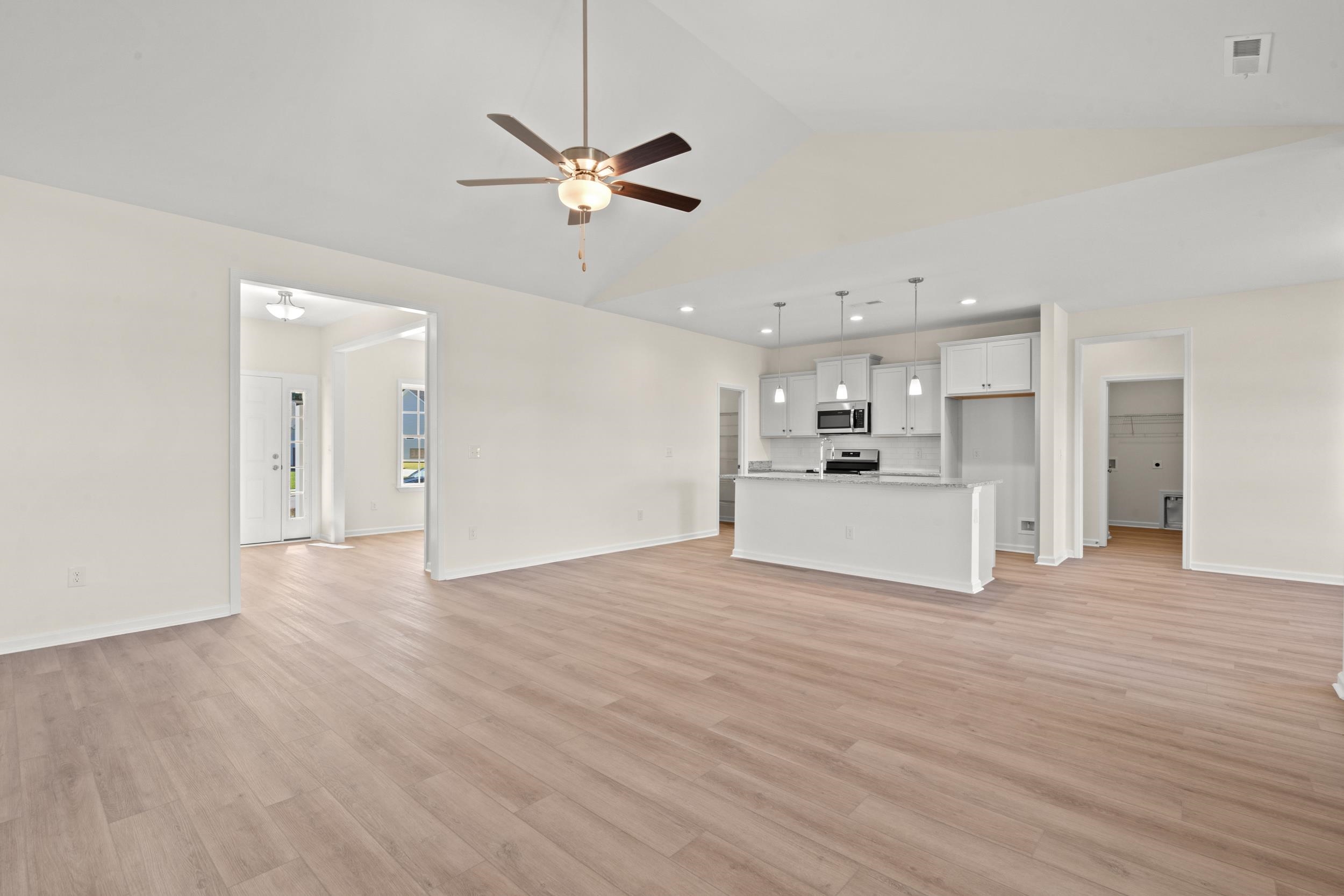 613 Bay St. Property Photo 5