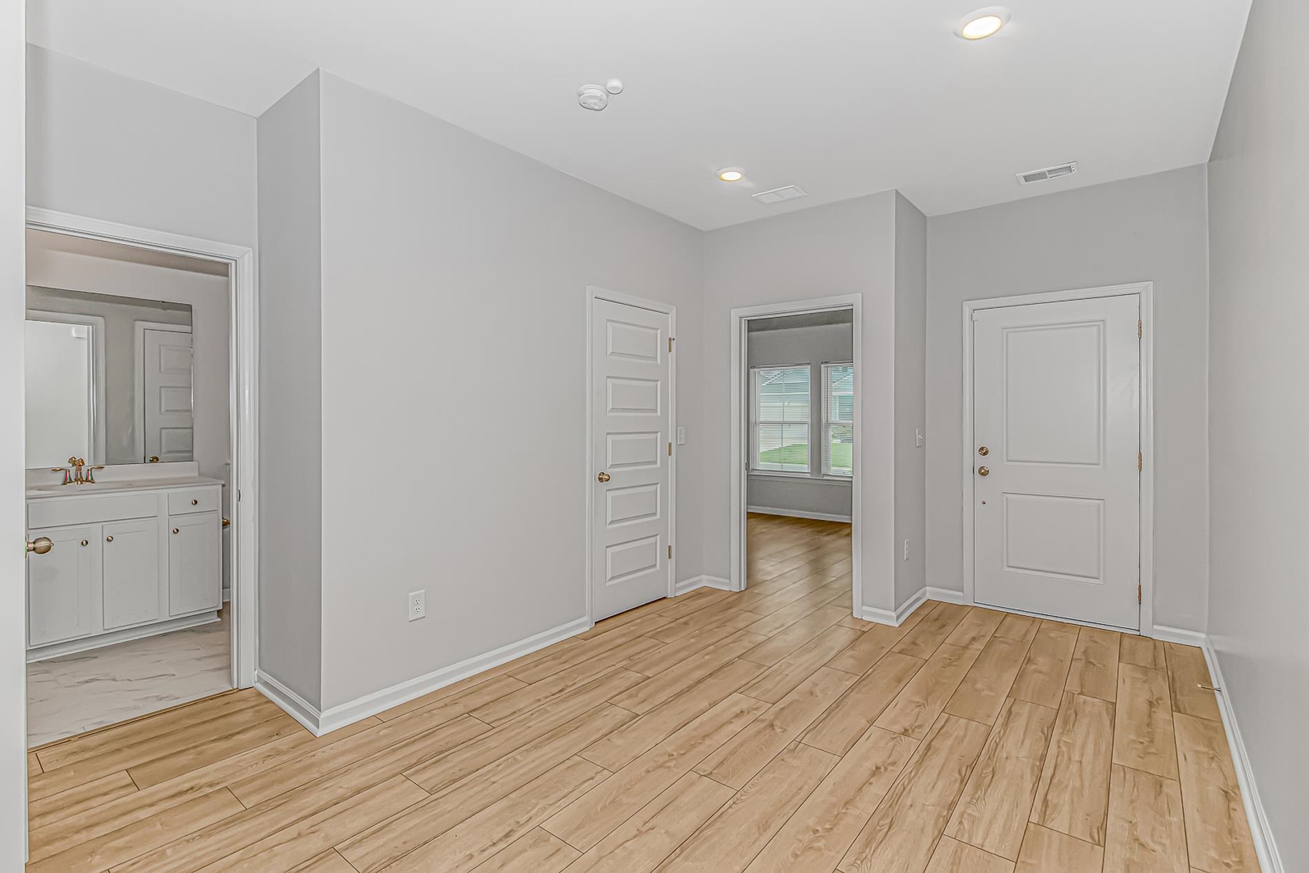 6011 St. Clement Dr. Property Photo 4