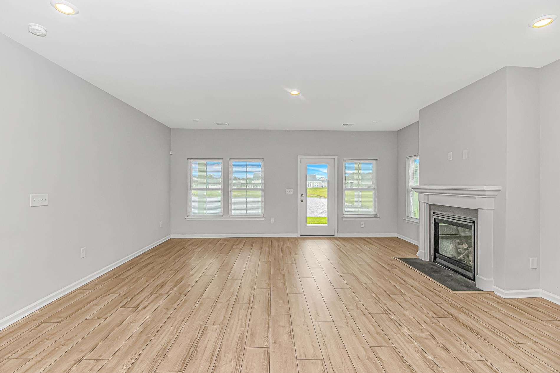 6011 St. Clement Dr. Property Photo 11