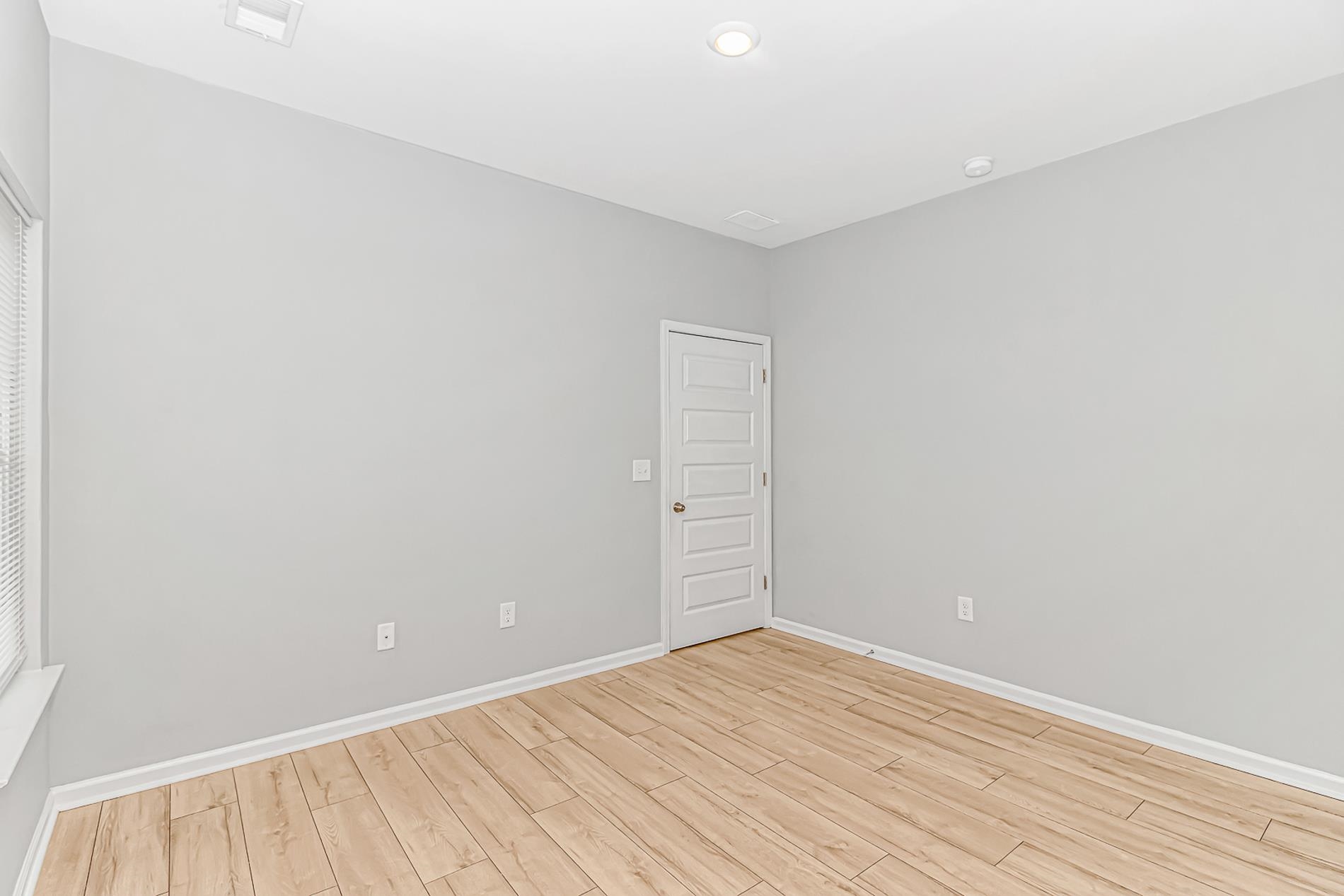 6011 St. Clement Dr. Property Photo 23