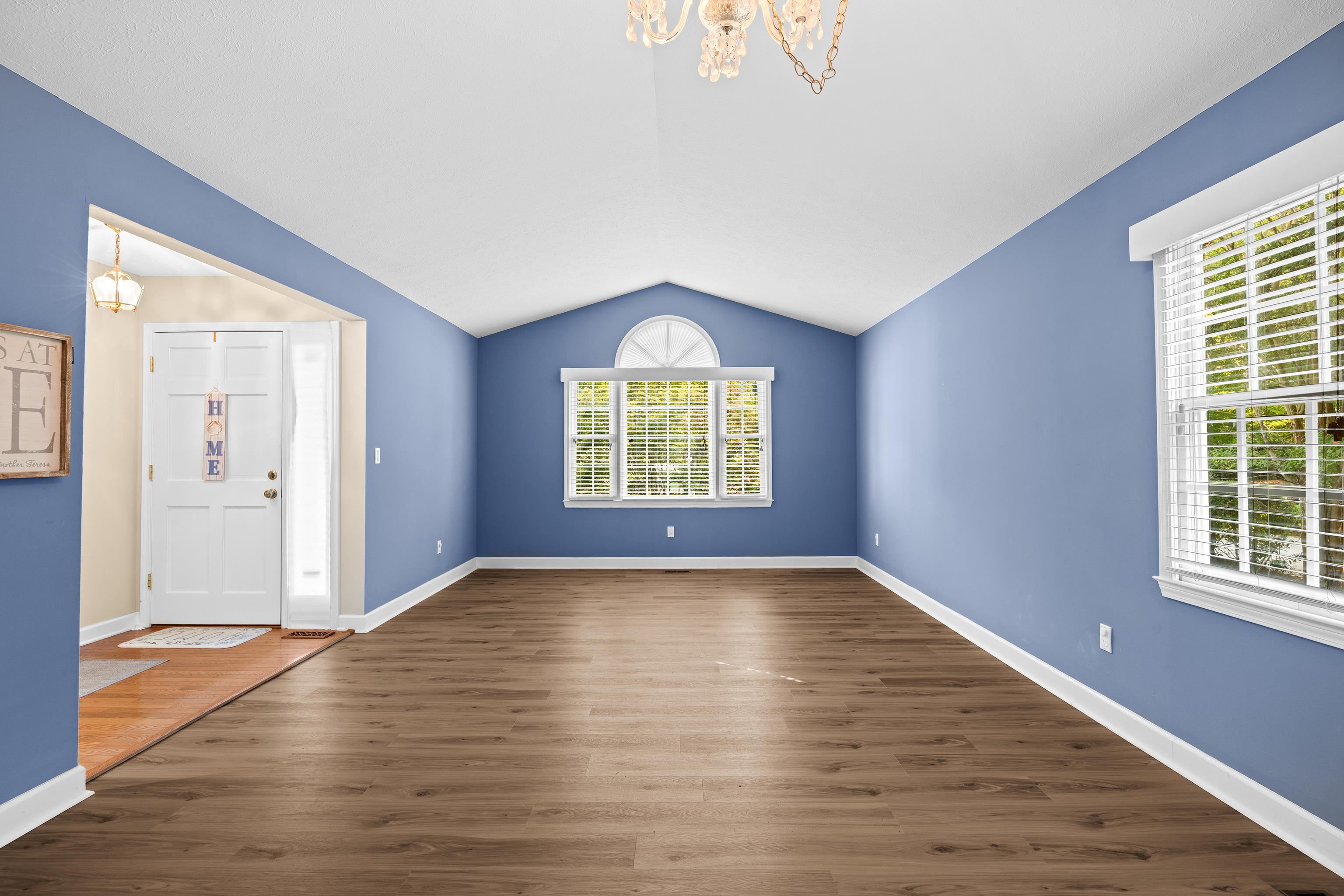 25 Saint Julian Ct. Property Photo 5