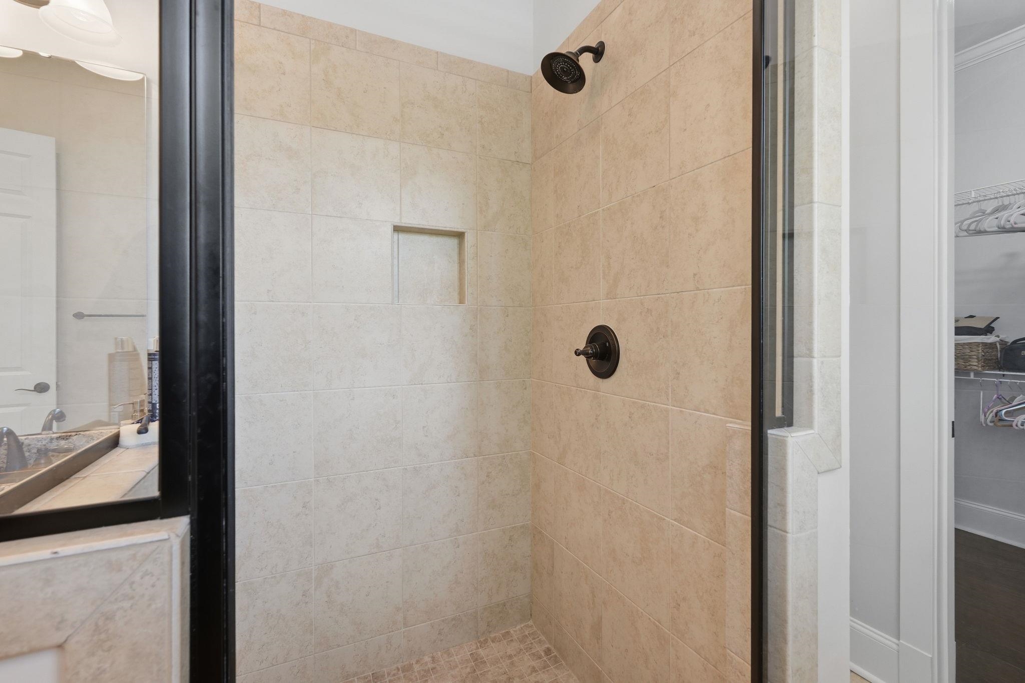 927 Iris St. Property Photo 17