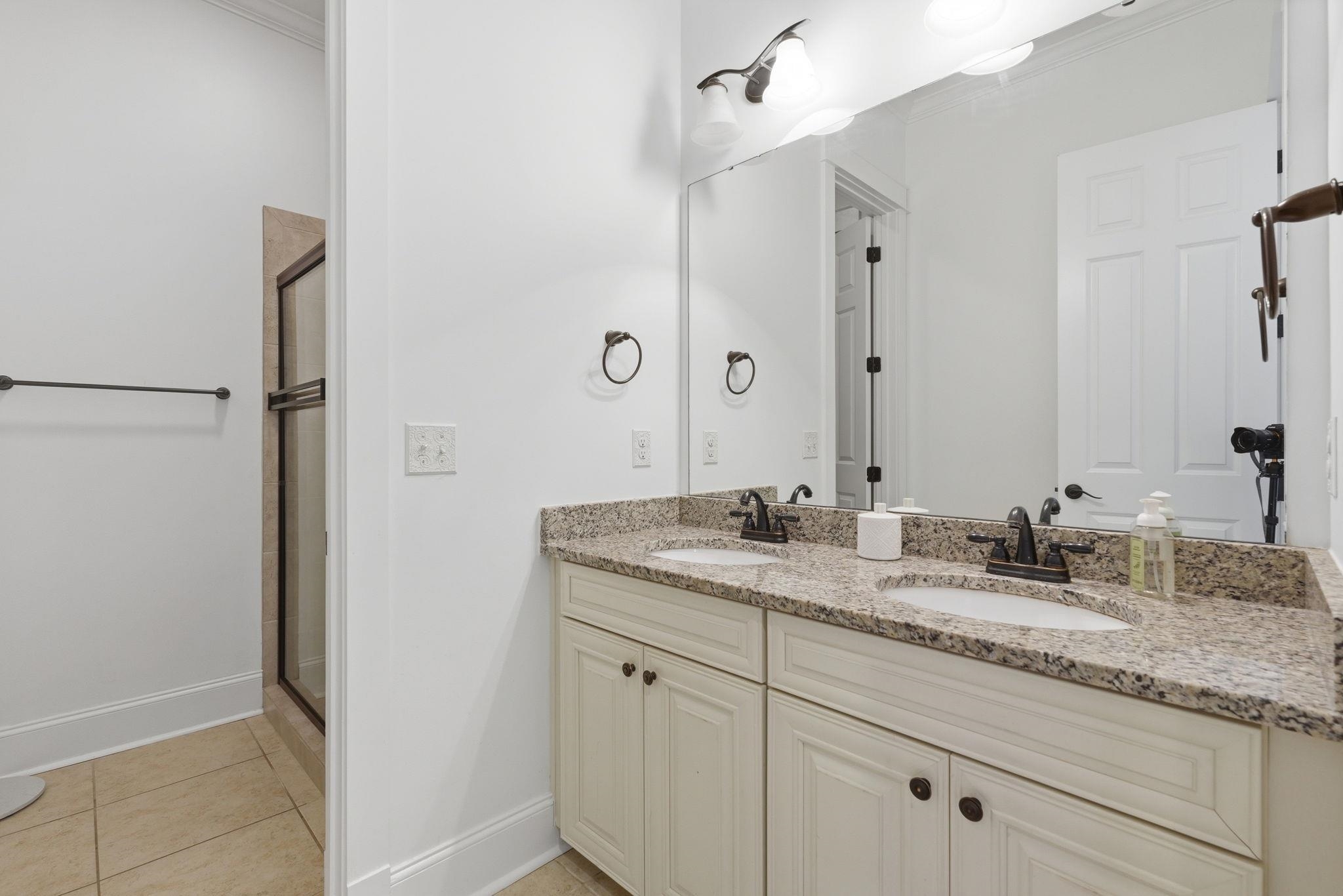 927 Iris St. Property Photo 24