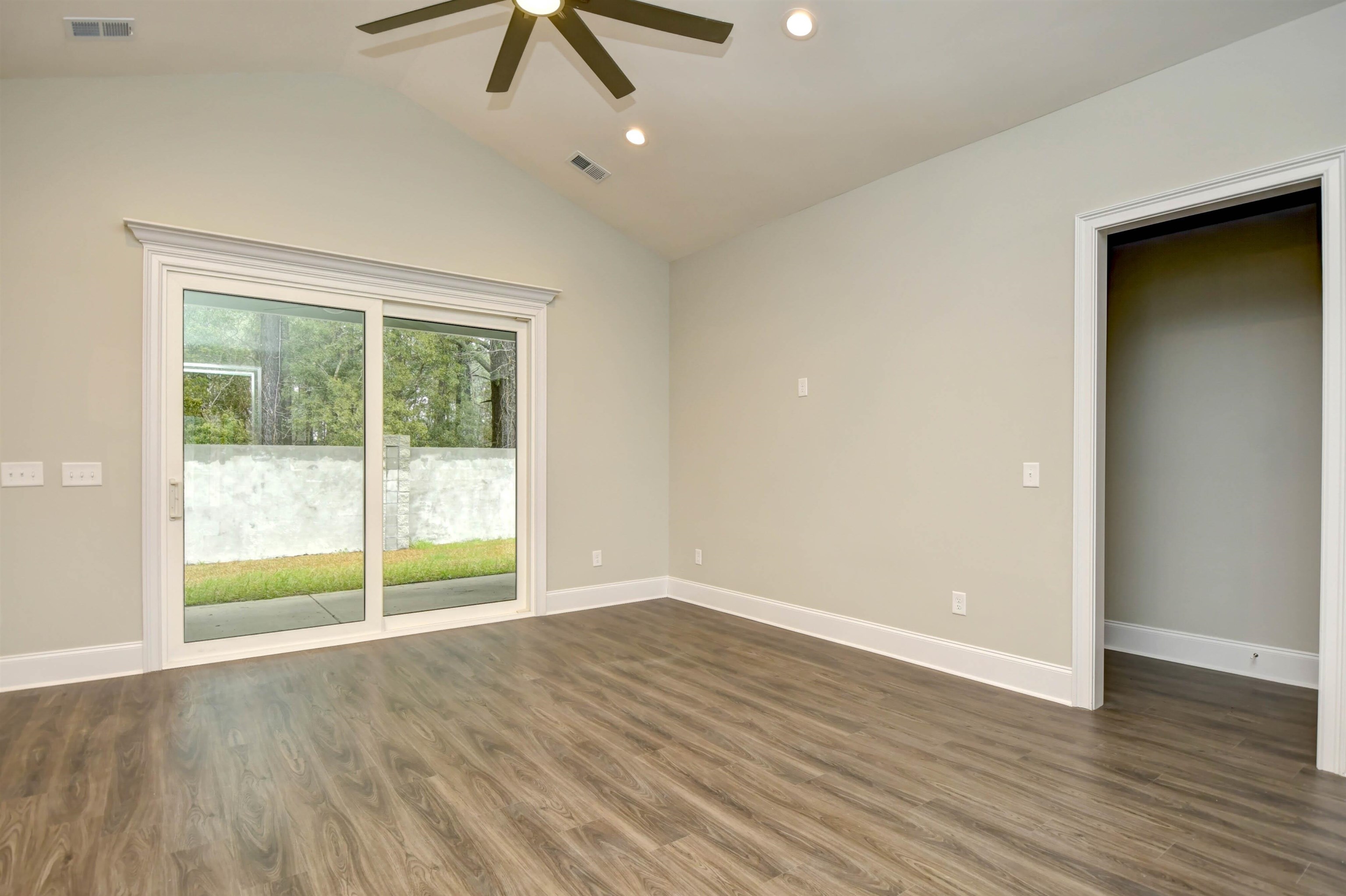 289 Waterfall Circle Property Photo 6