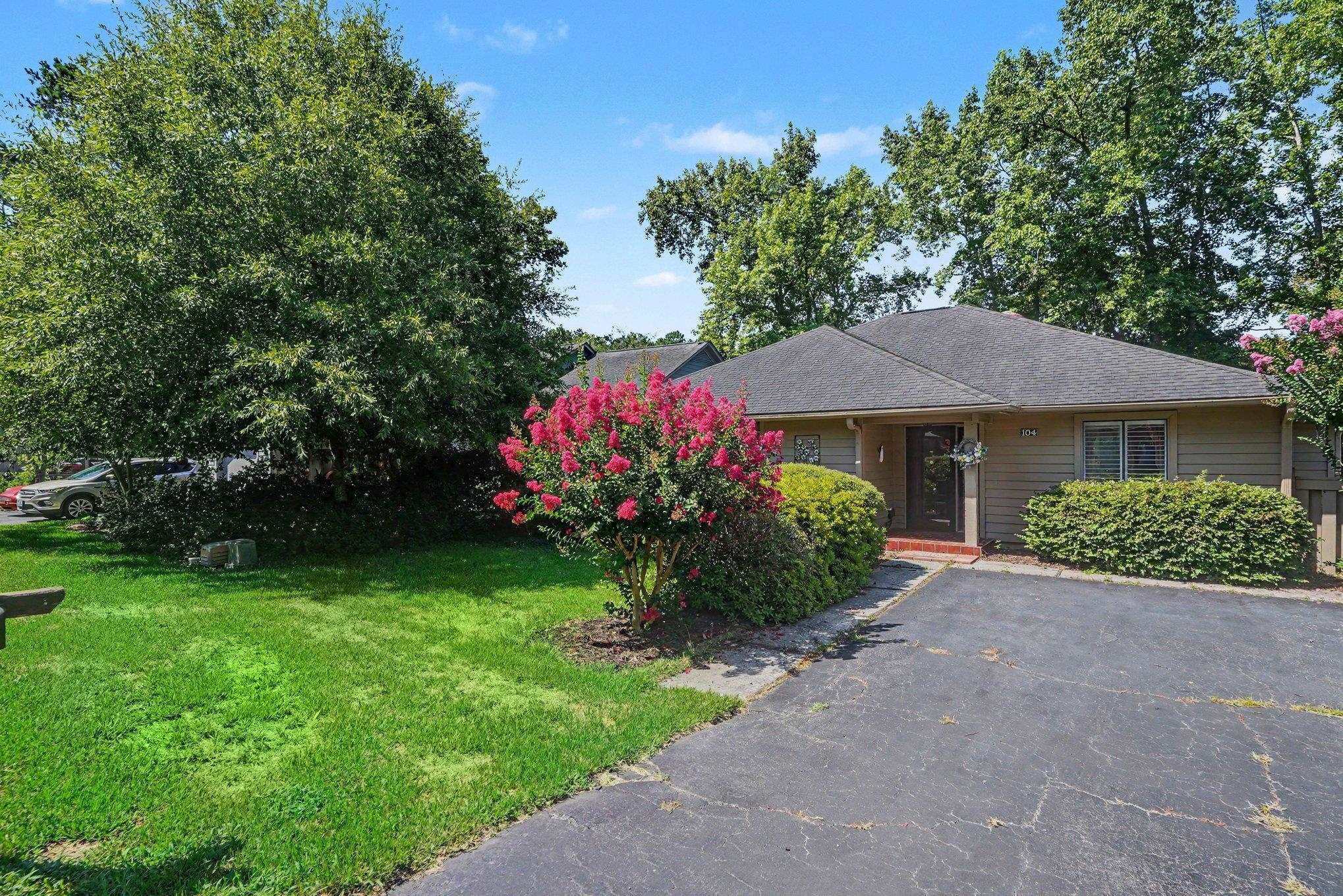 104 Hickory Dr. Property Photo 1
