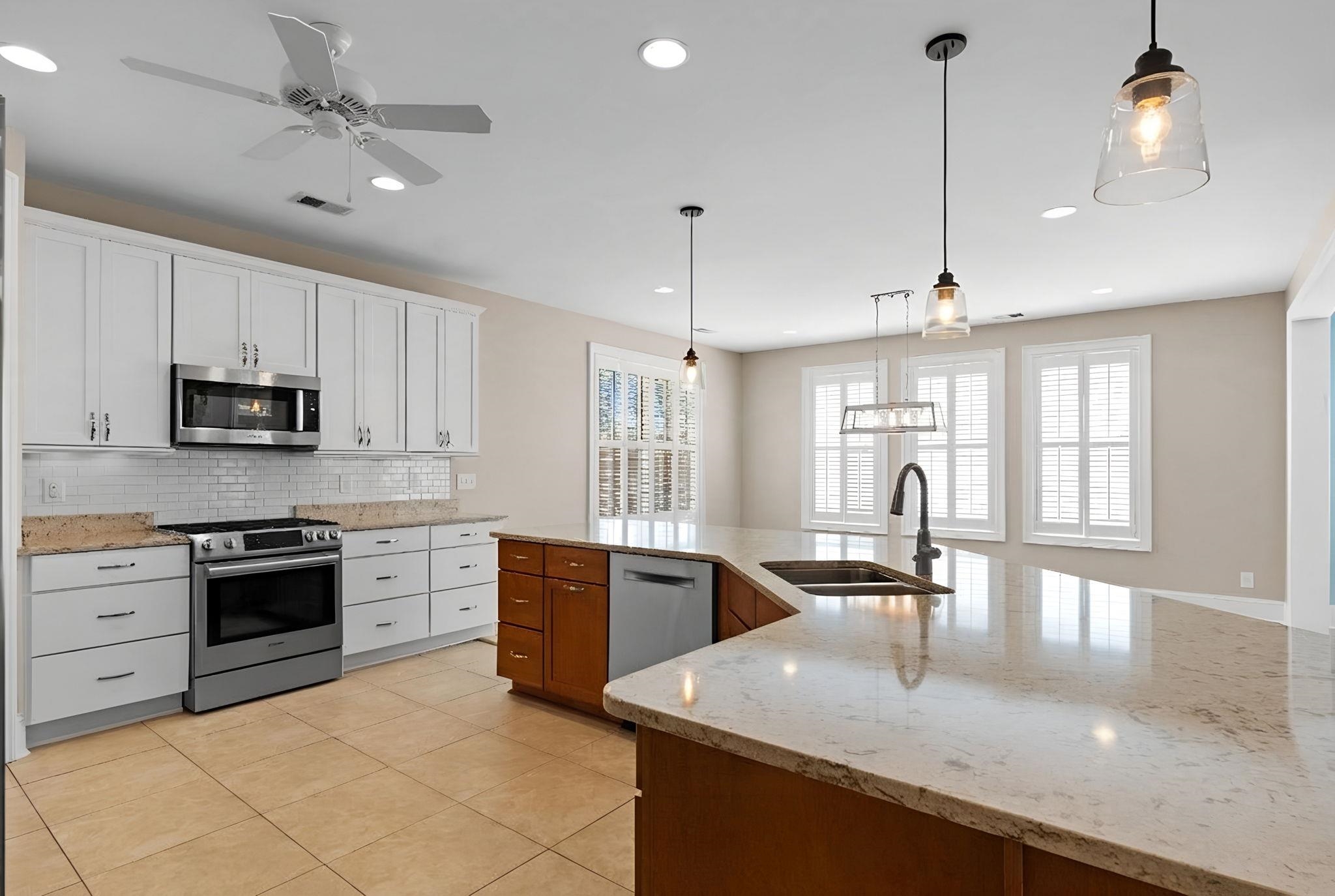 5915 Woodside Ave. Property Photo 8