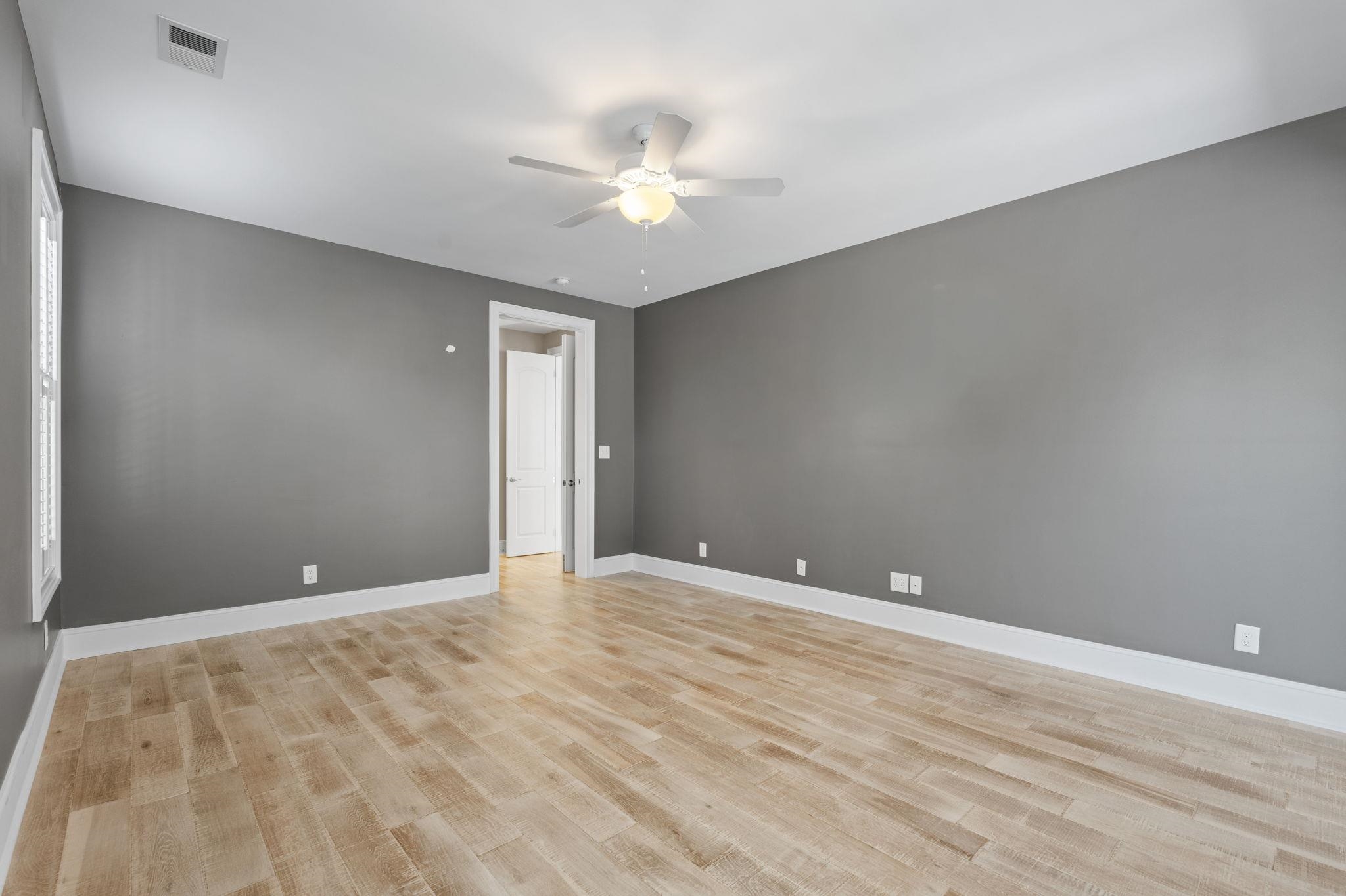 5915 Woodside Ave. Property Photo 16