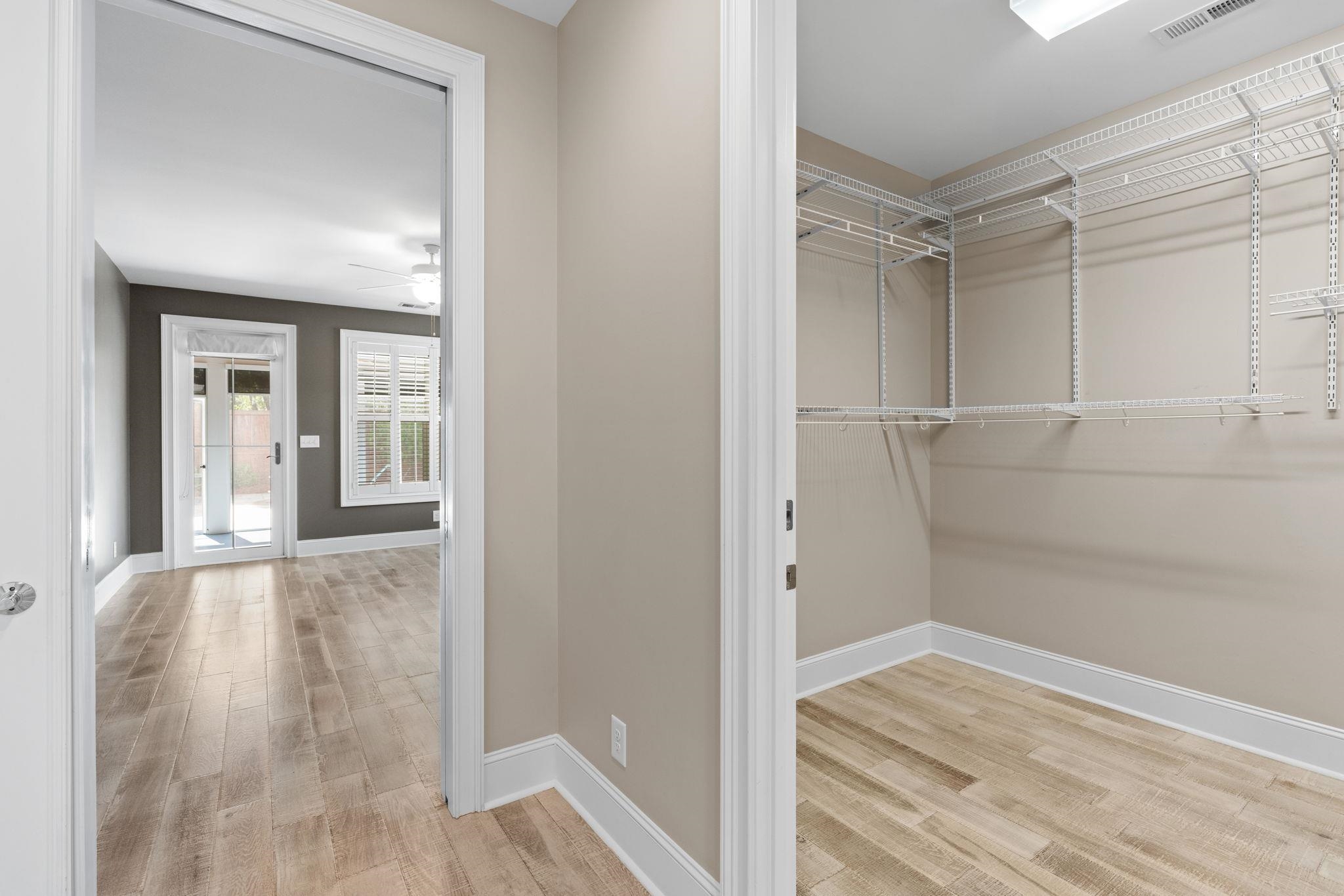 5915 Woodside Ave. Property Photo 23