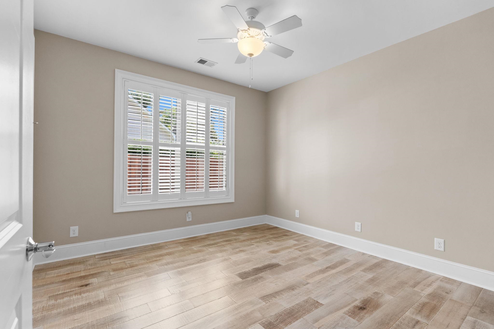 5915 Woodside Ave. Property Photo 25