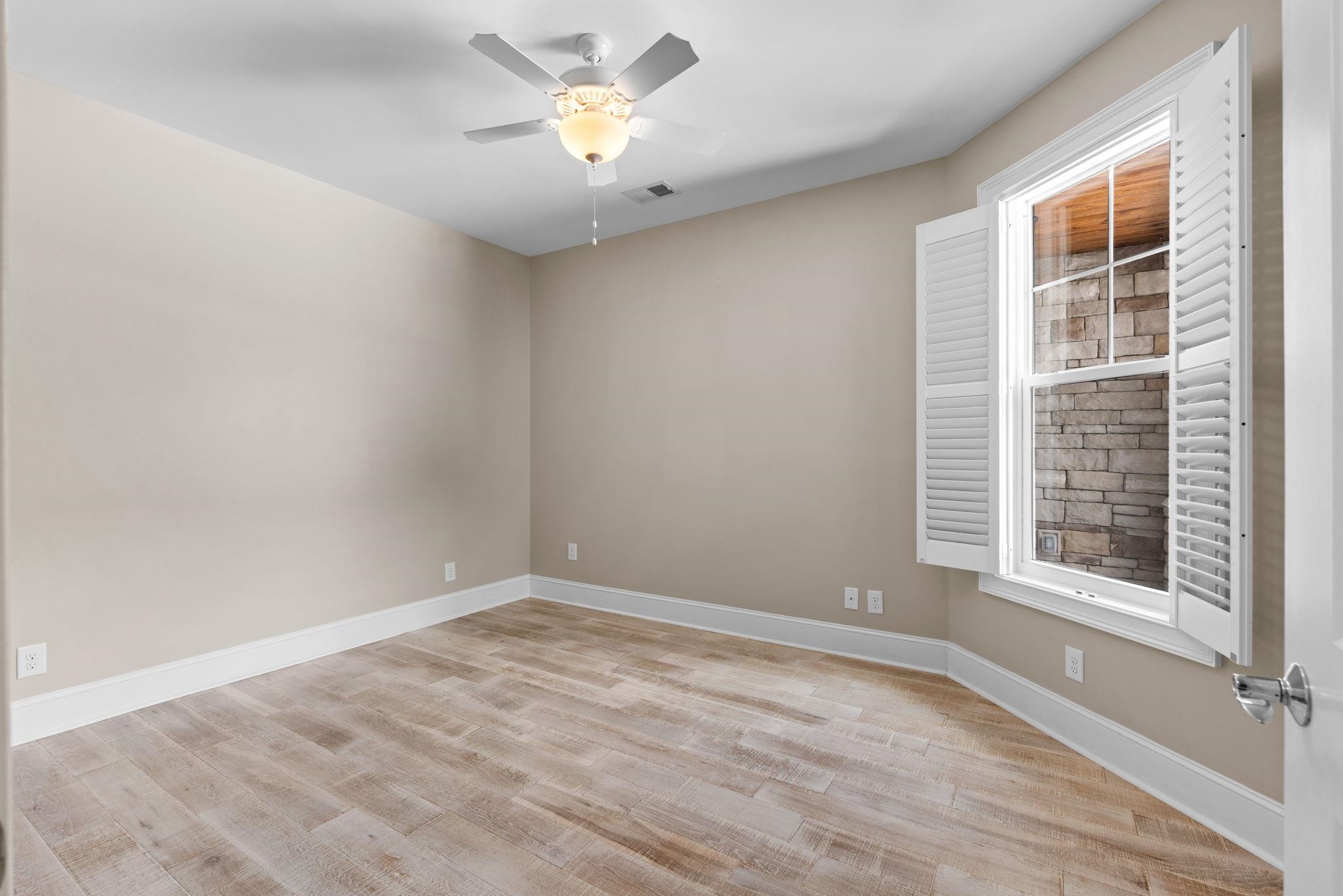 5915 Woodside Ave. Property Photo 29