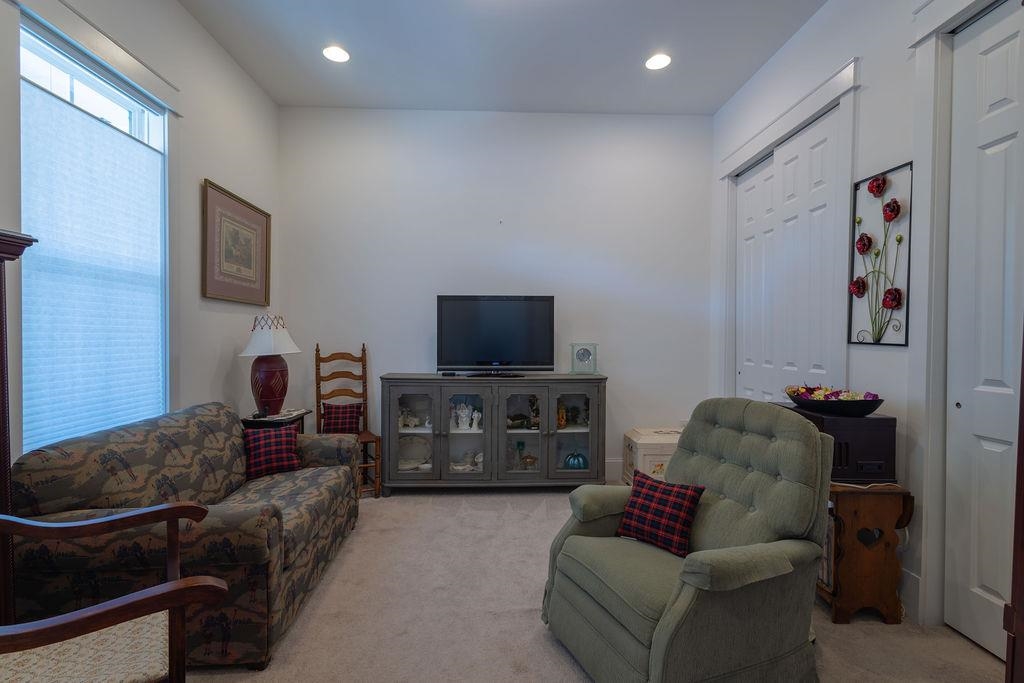 811 Johnson Ave. Property Photo 11