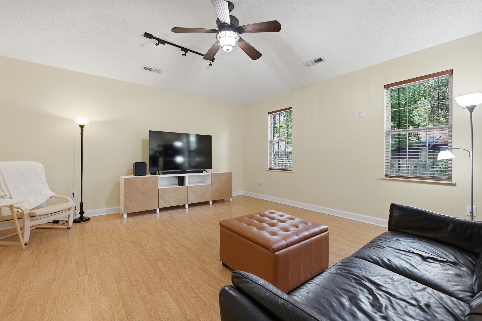 810 Brenda Pl. Property Photo 14