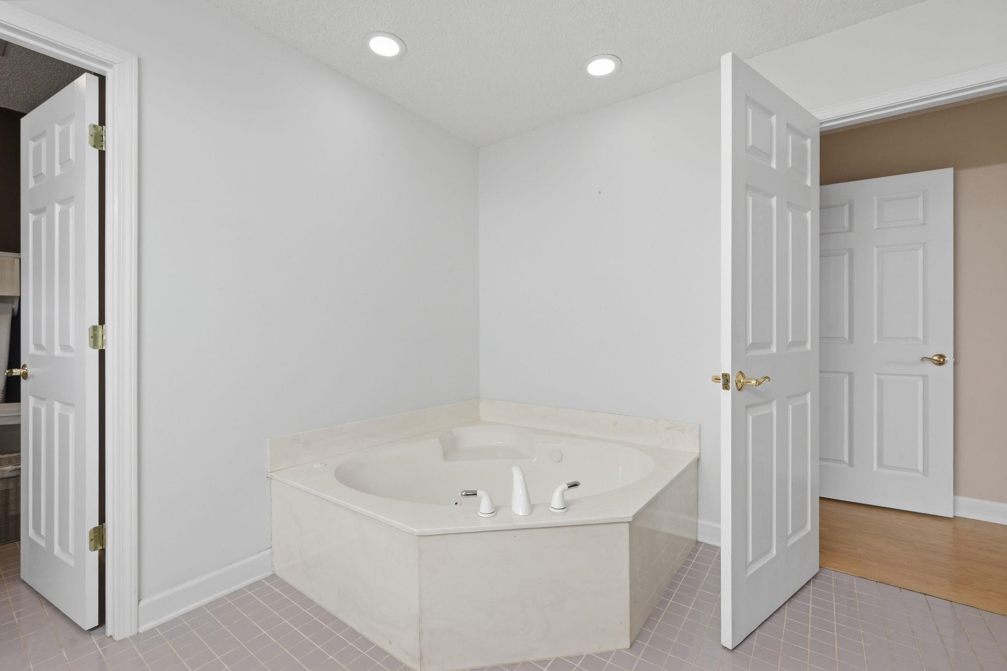 810 Brenda Pl. Property Photo 22