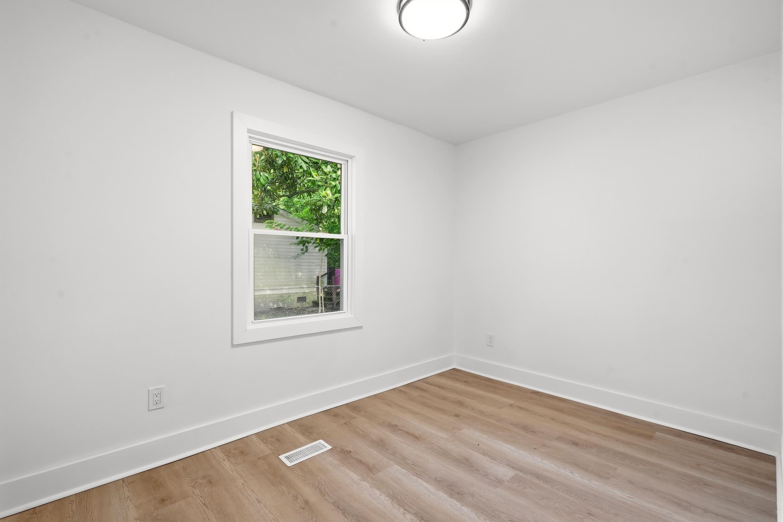 106 Fladger St. Property Photo 15