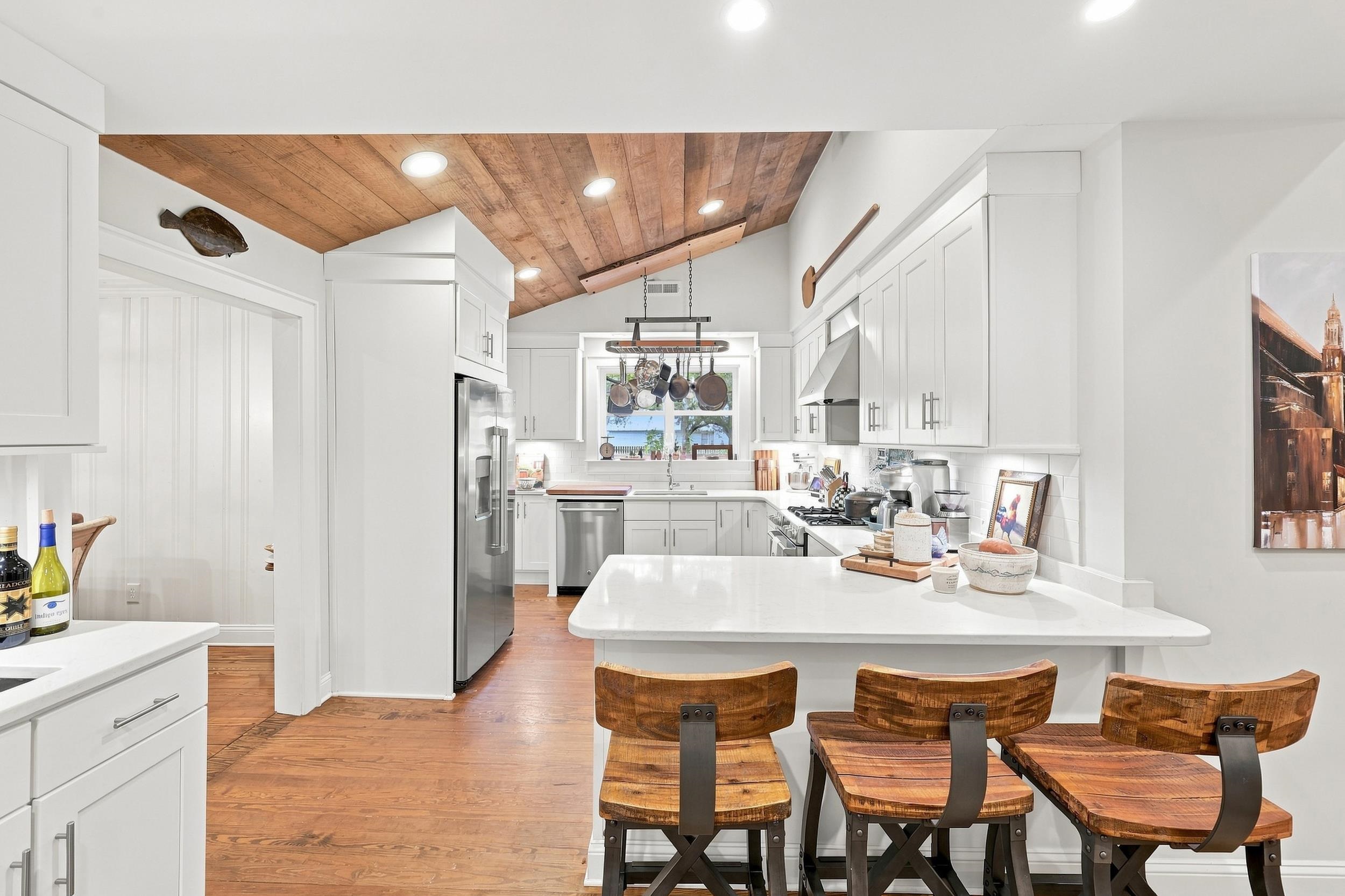 406 Queen St. Property Photo 8