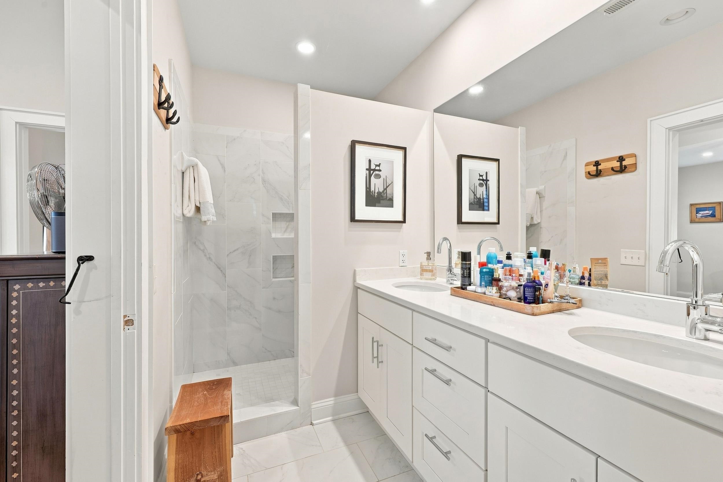 406 Queen St. Property Photo 14