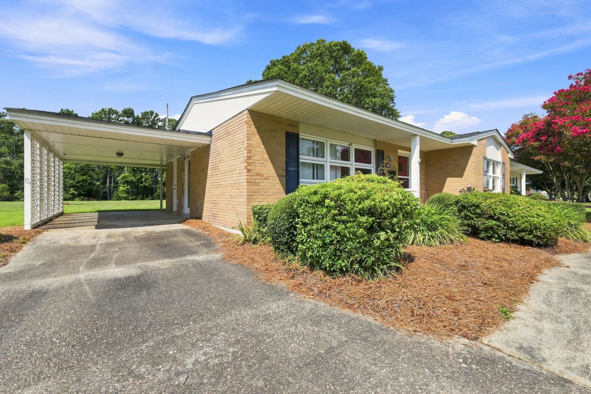 3841 Spruce Dr. Property Photo 4