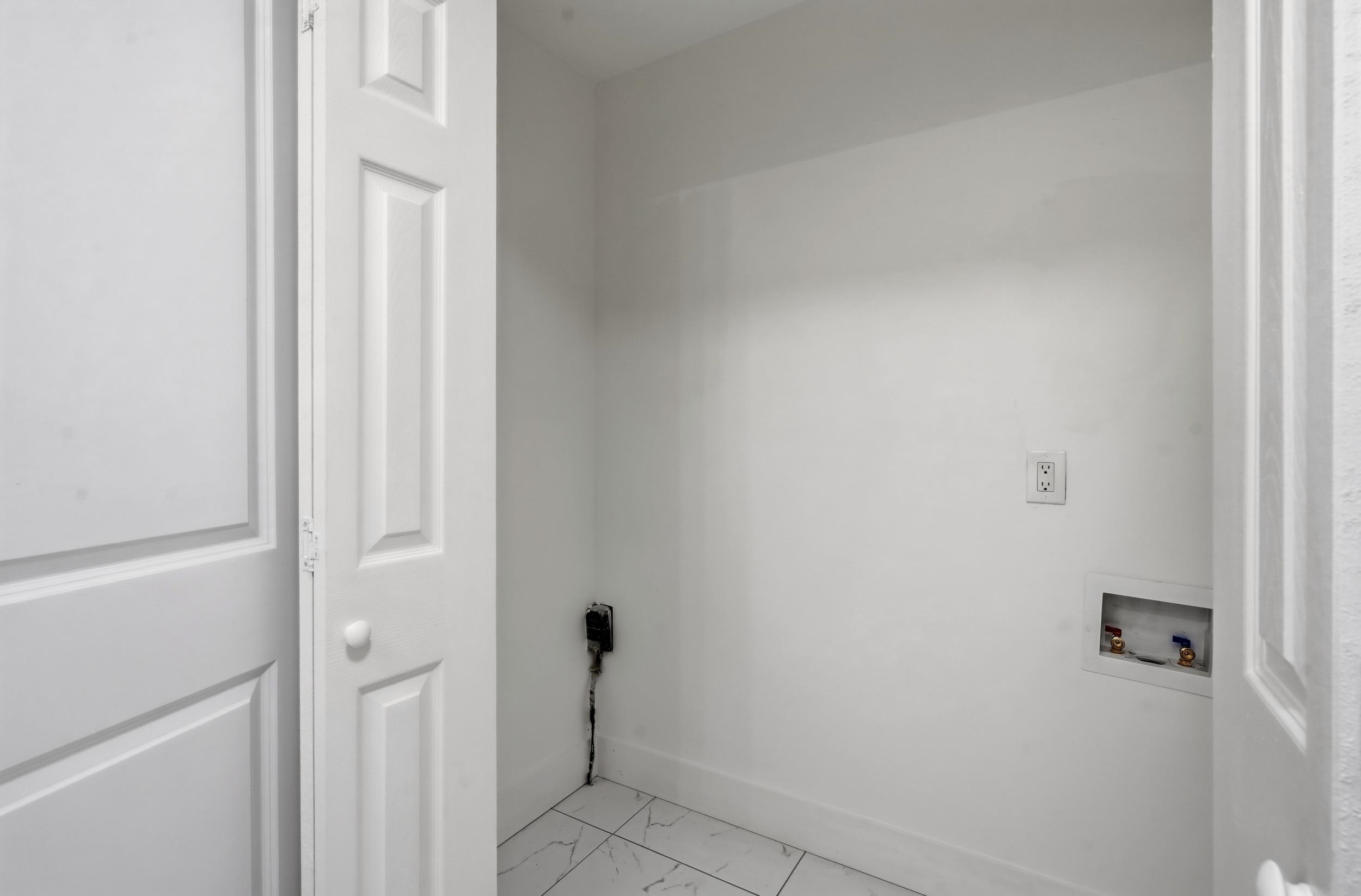 200 E Pickens St. Property Photo 14