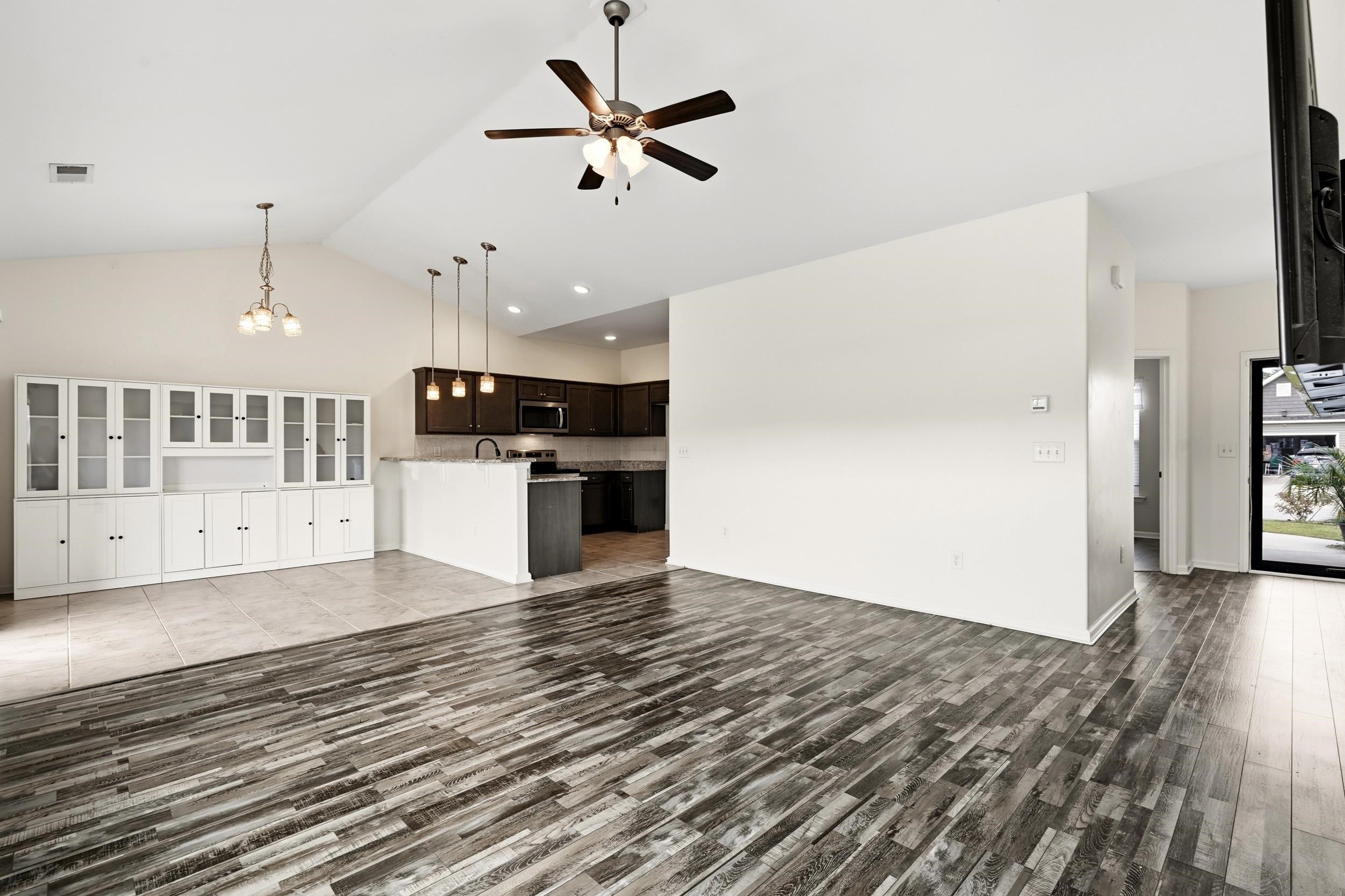 154 Springtide Dr. Property Photo 6