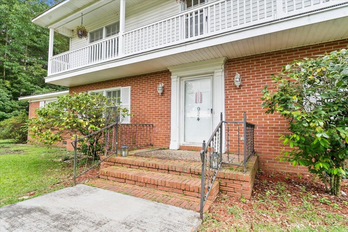 924 Tyler Rd. Property Photo 2