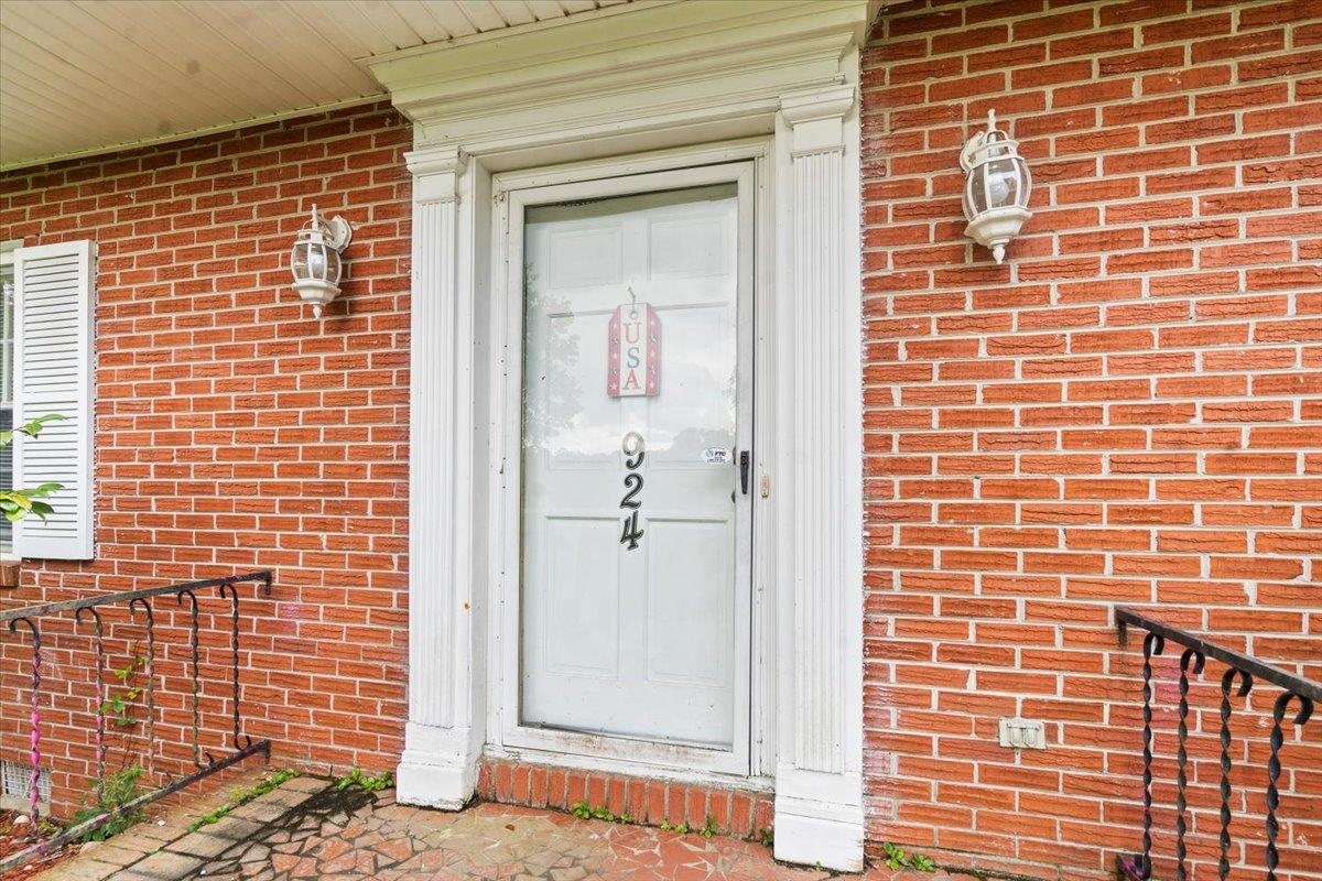 924 Tyler Rd. Property Photo 4