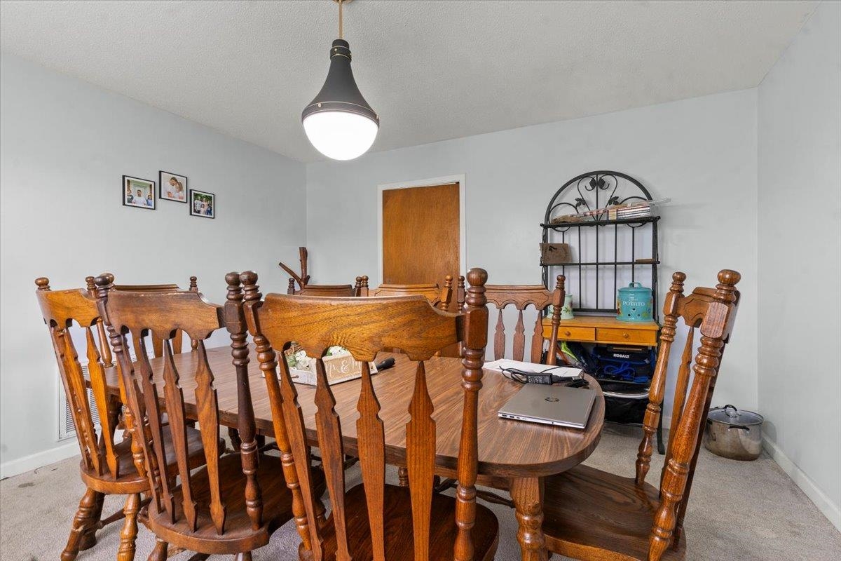 924 Tyler Rd. Property Photo 11