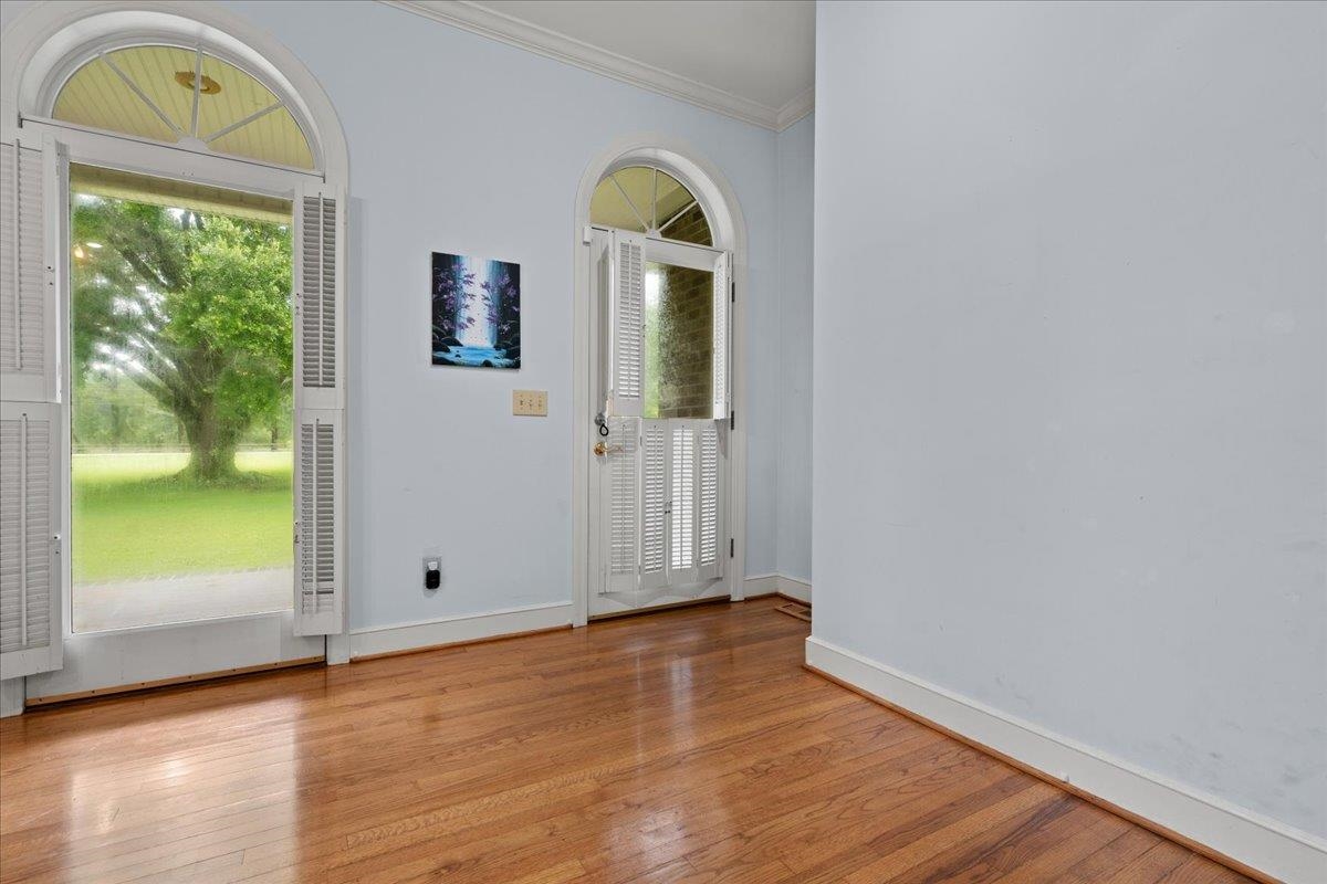 4044 Willow Creek Rd Property Photo 4