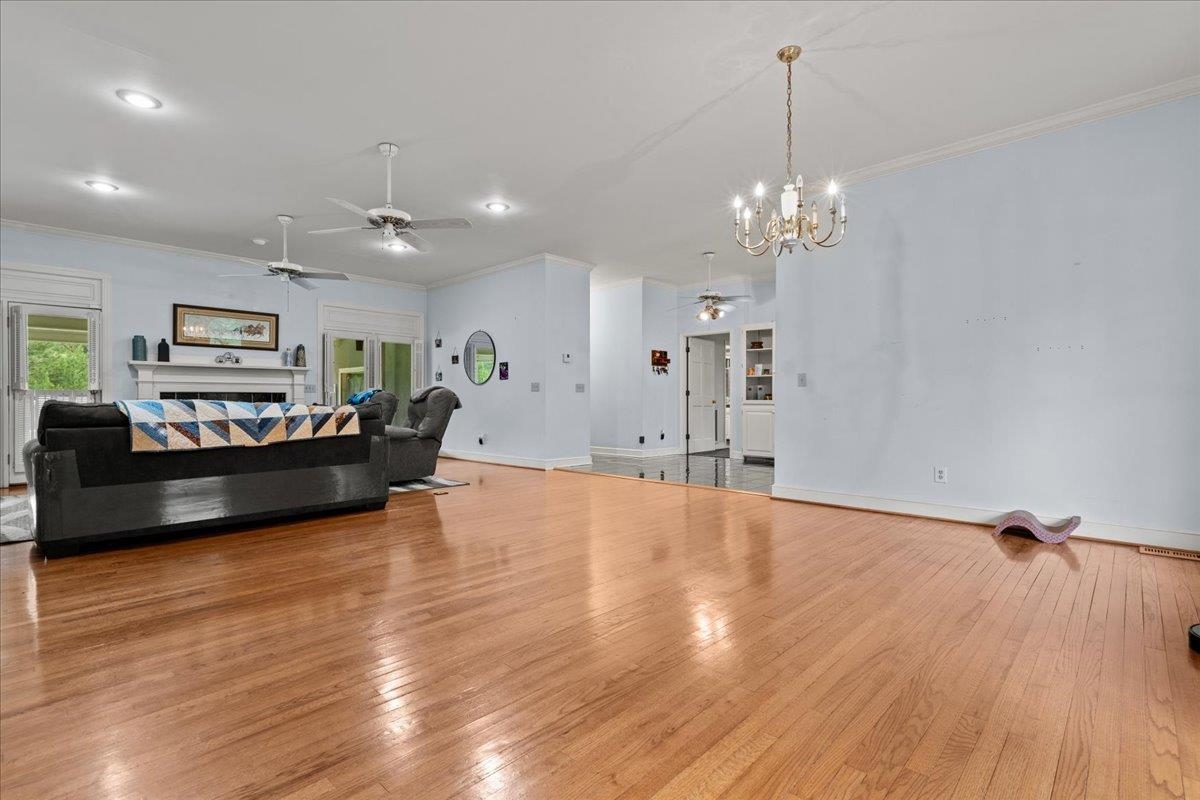 4044 Willow Creek Rd Property Photo 5