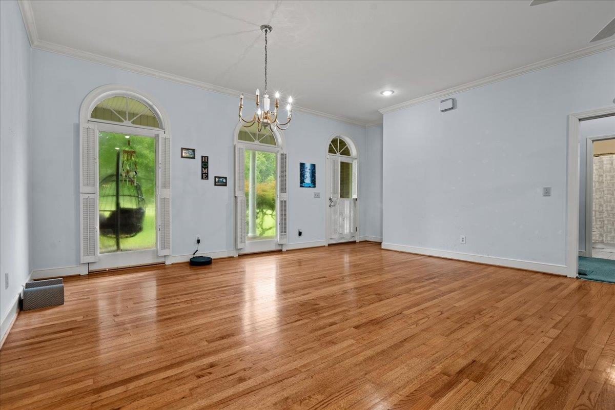 4044 Willow Creek Rd Property Photo 7