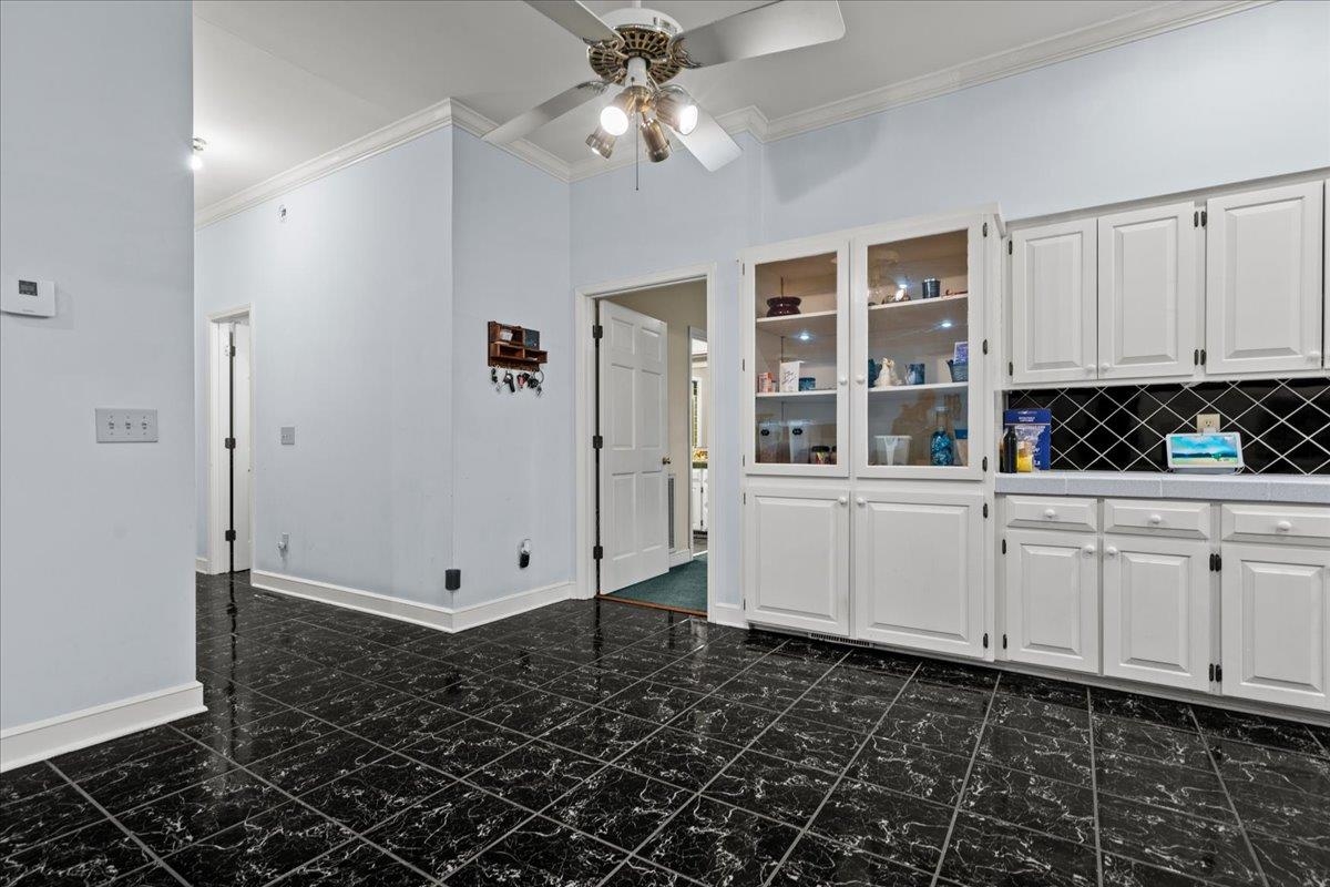 4044 Willow Creek Rd Property Photo 12