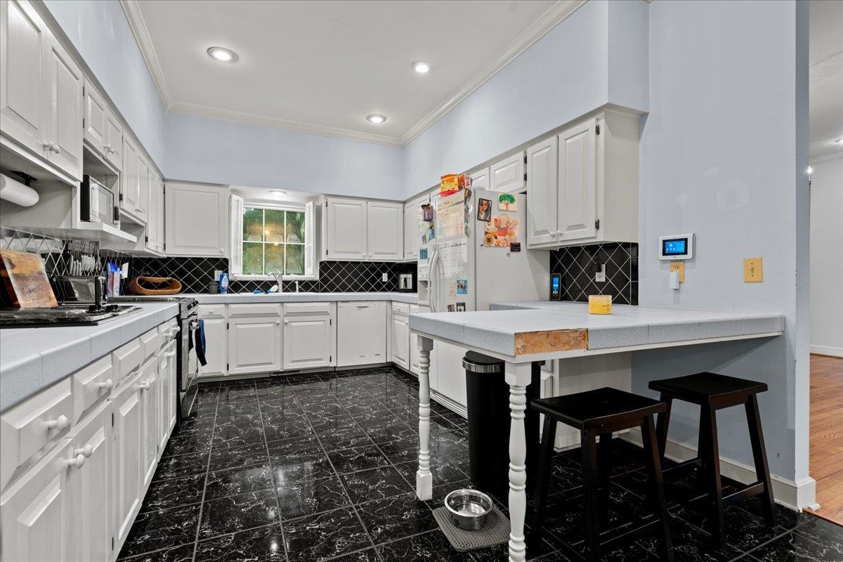 4044 Willow Creek Rd Property Photo 13
