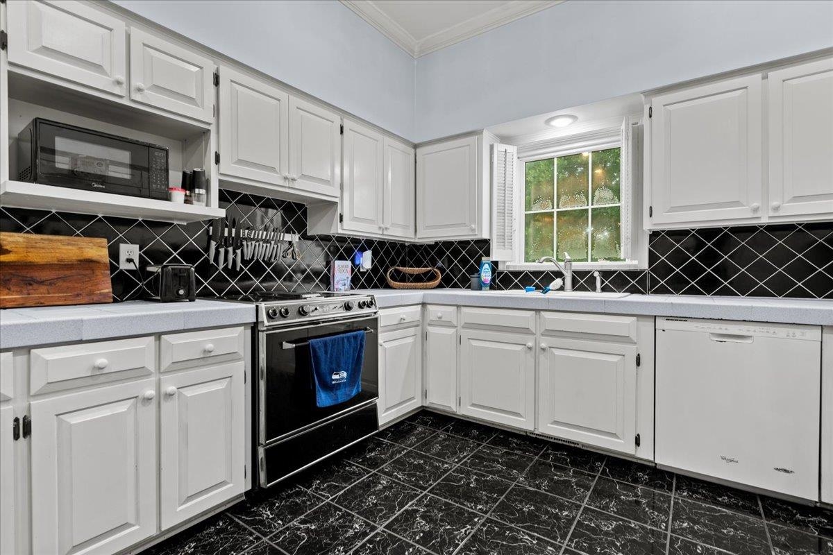 4044 Willow Creek Rd Property Photo 15