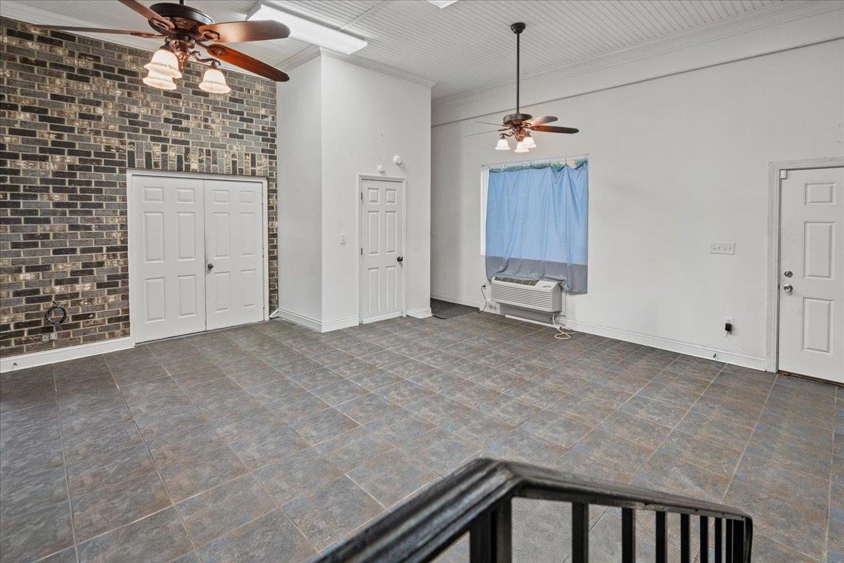 4044 Willow Creek Rd Property Photo 30