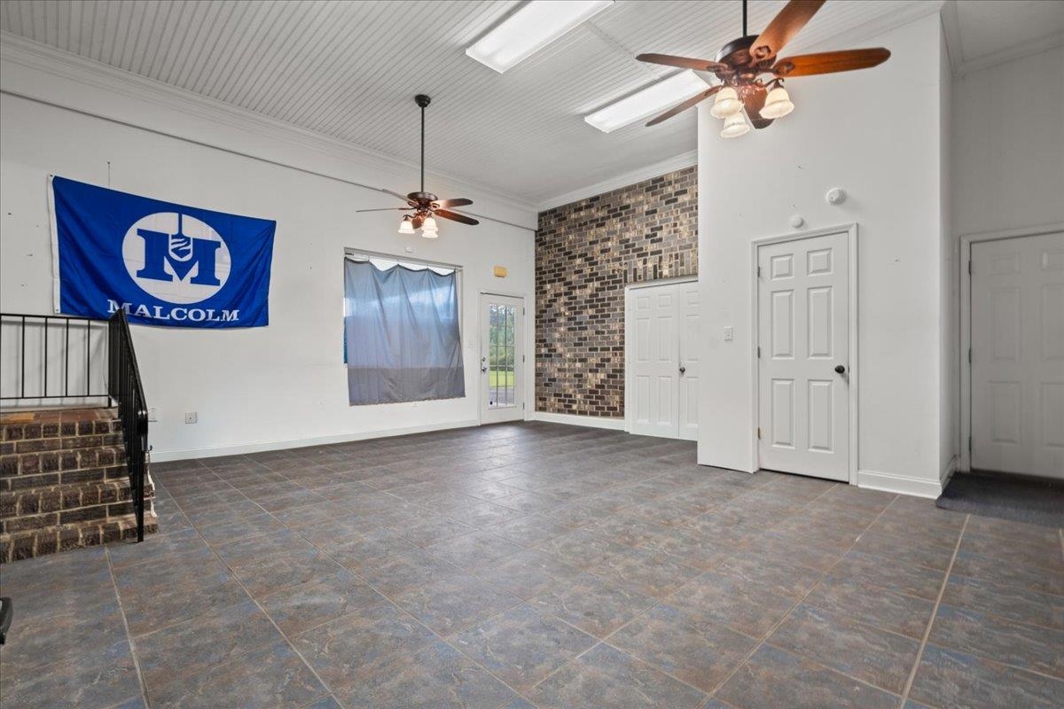 4044 Willow Creek Rd Property Photo 31