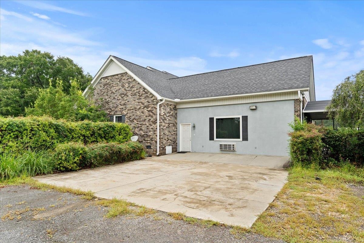 4044 Willow Creek Rd Property Photo 32