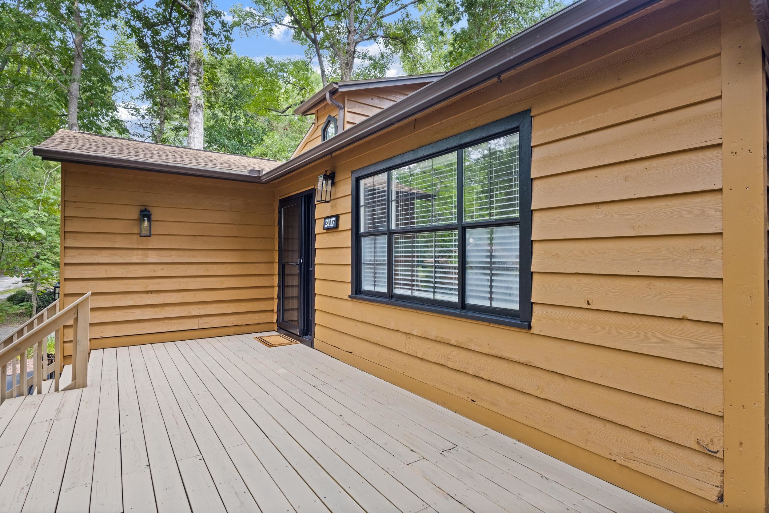 2117 Lafayette Circle Property Photo 3