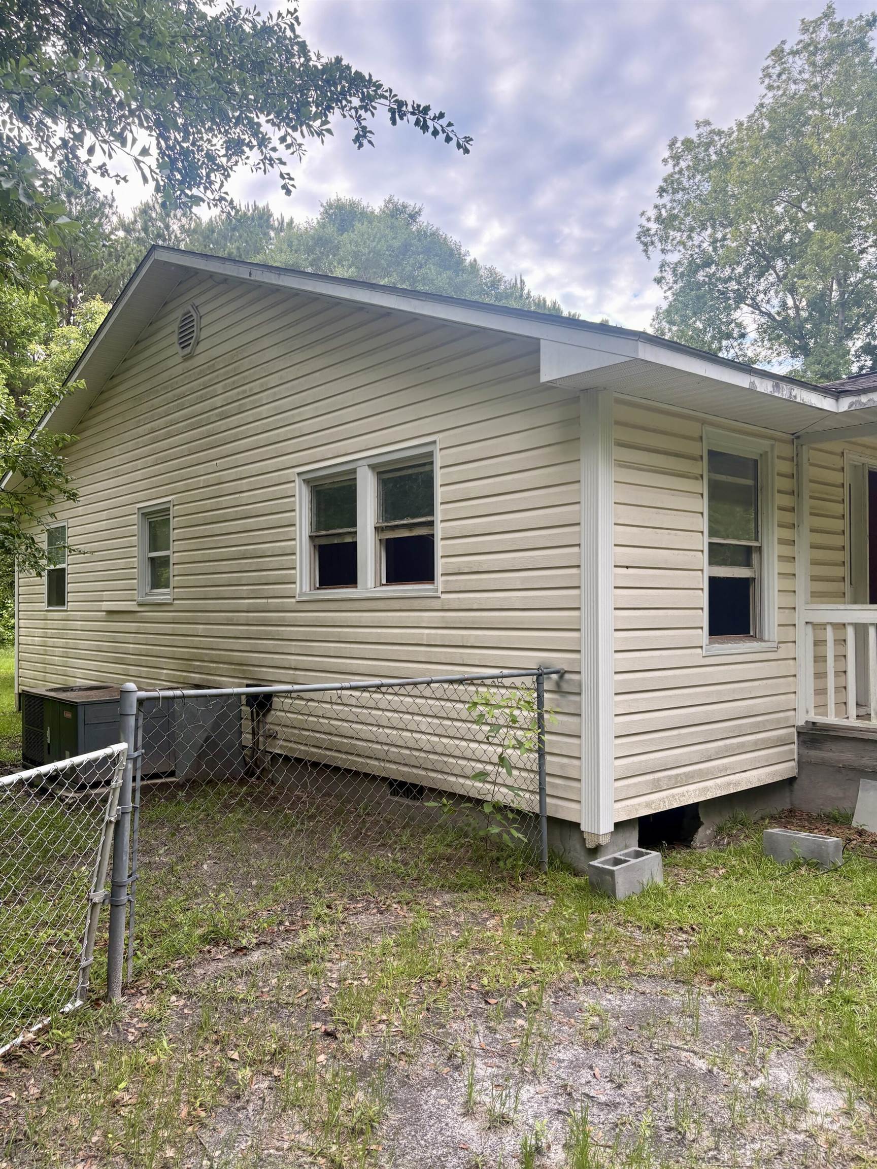 96 Cody Ln Property Photo 4