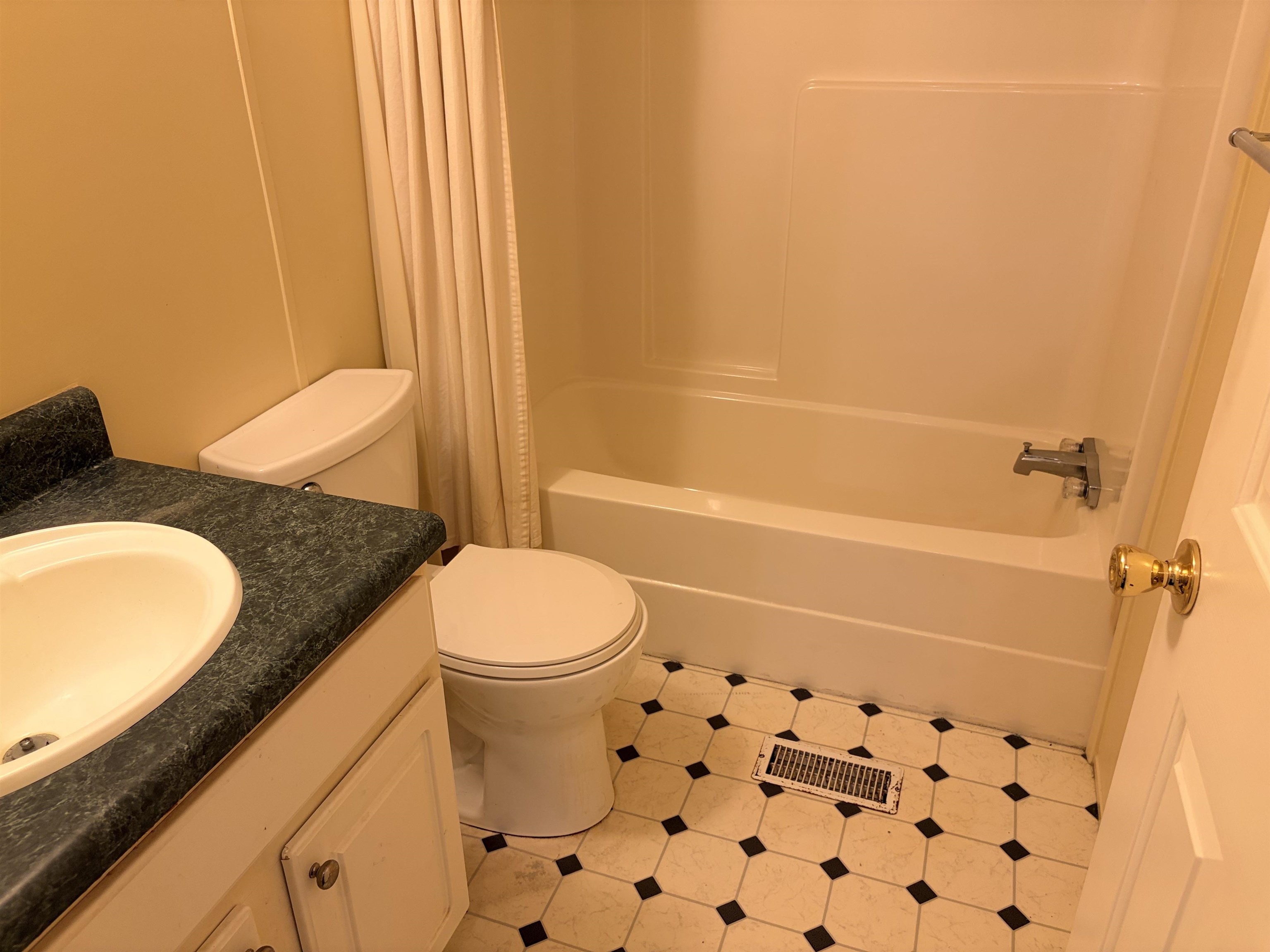 7330 Greenview Loop Property Photo 18